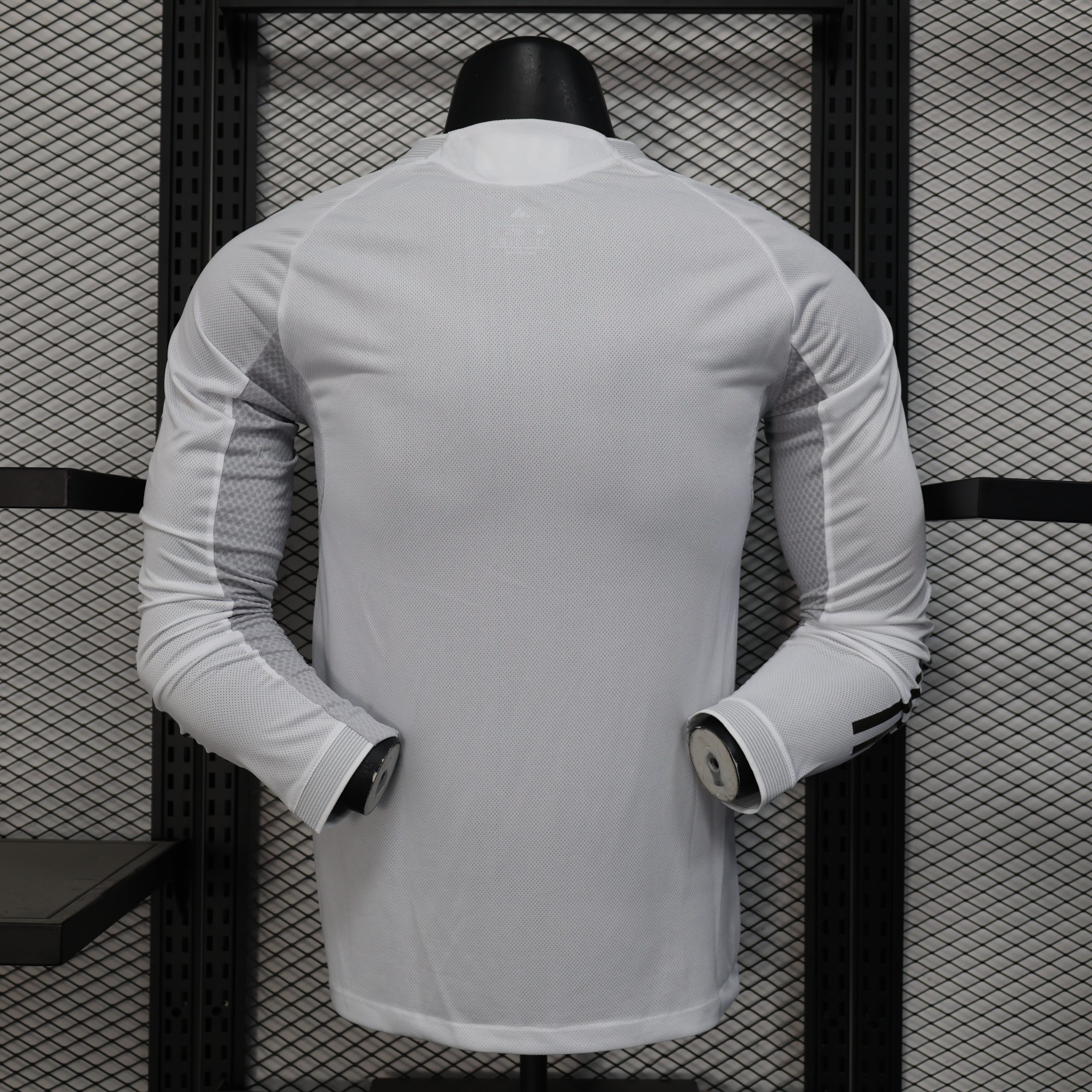 Real Madrid 2025/26 Home Jersey (Player Version, Long Sleeve) - Image 5