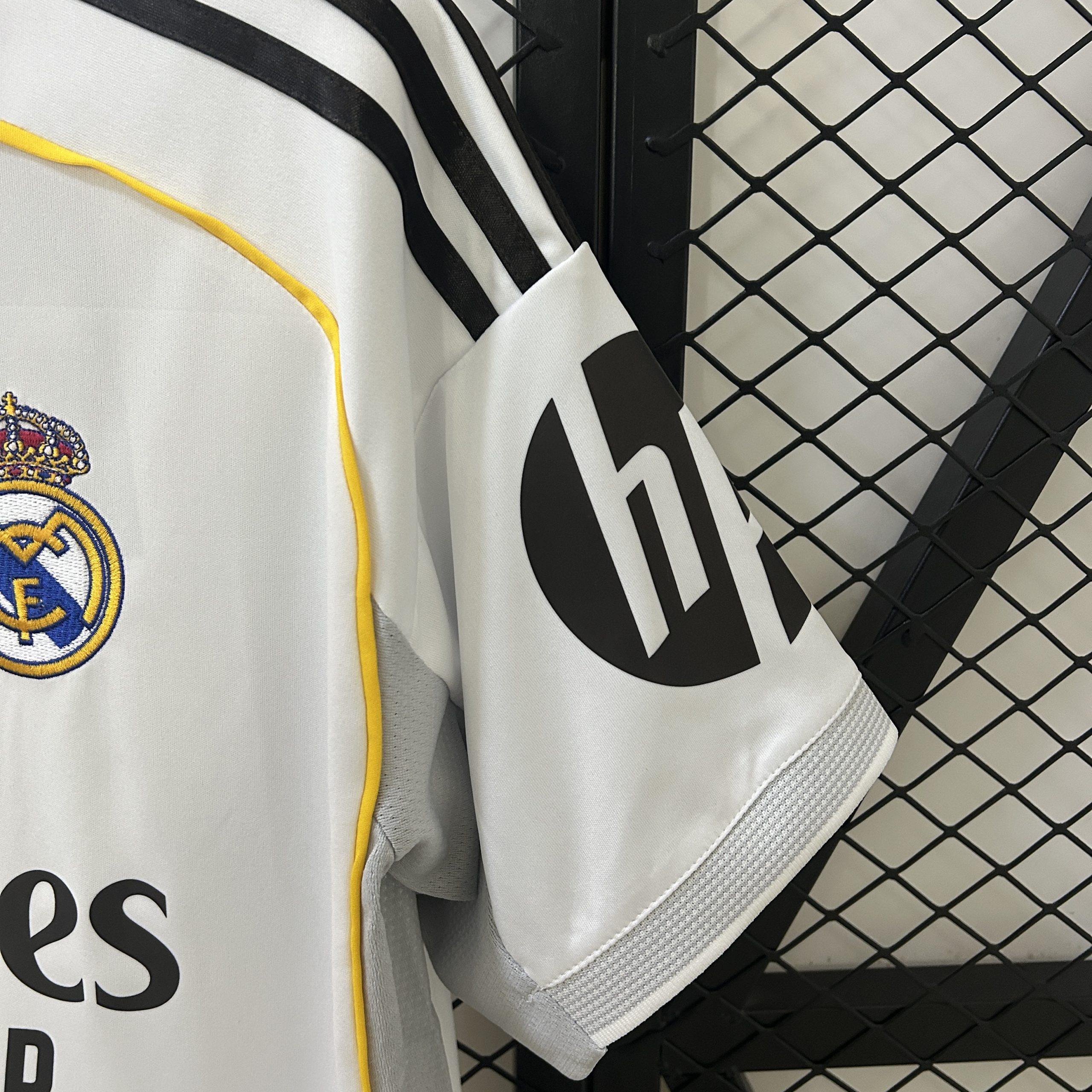 Real Madrid 2025/26 Home Jersey - Image 5