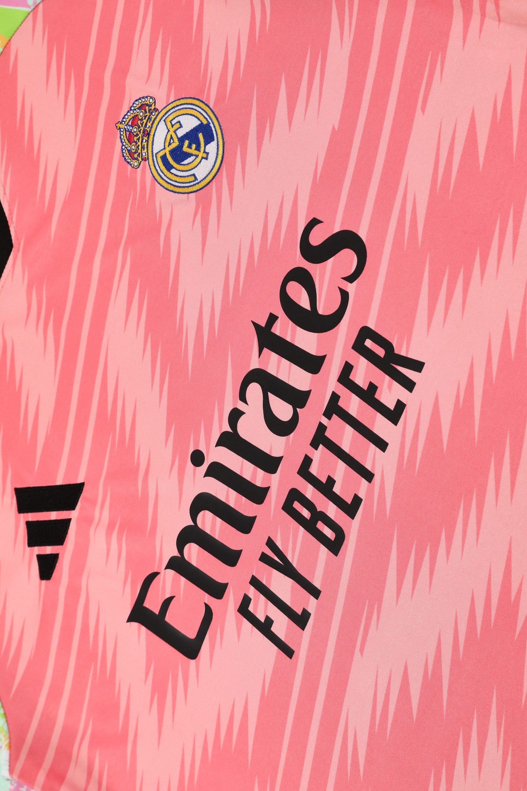 2025/26 Real Madrid Short Sleeve Training Suit - Image 5
