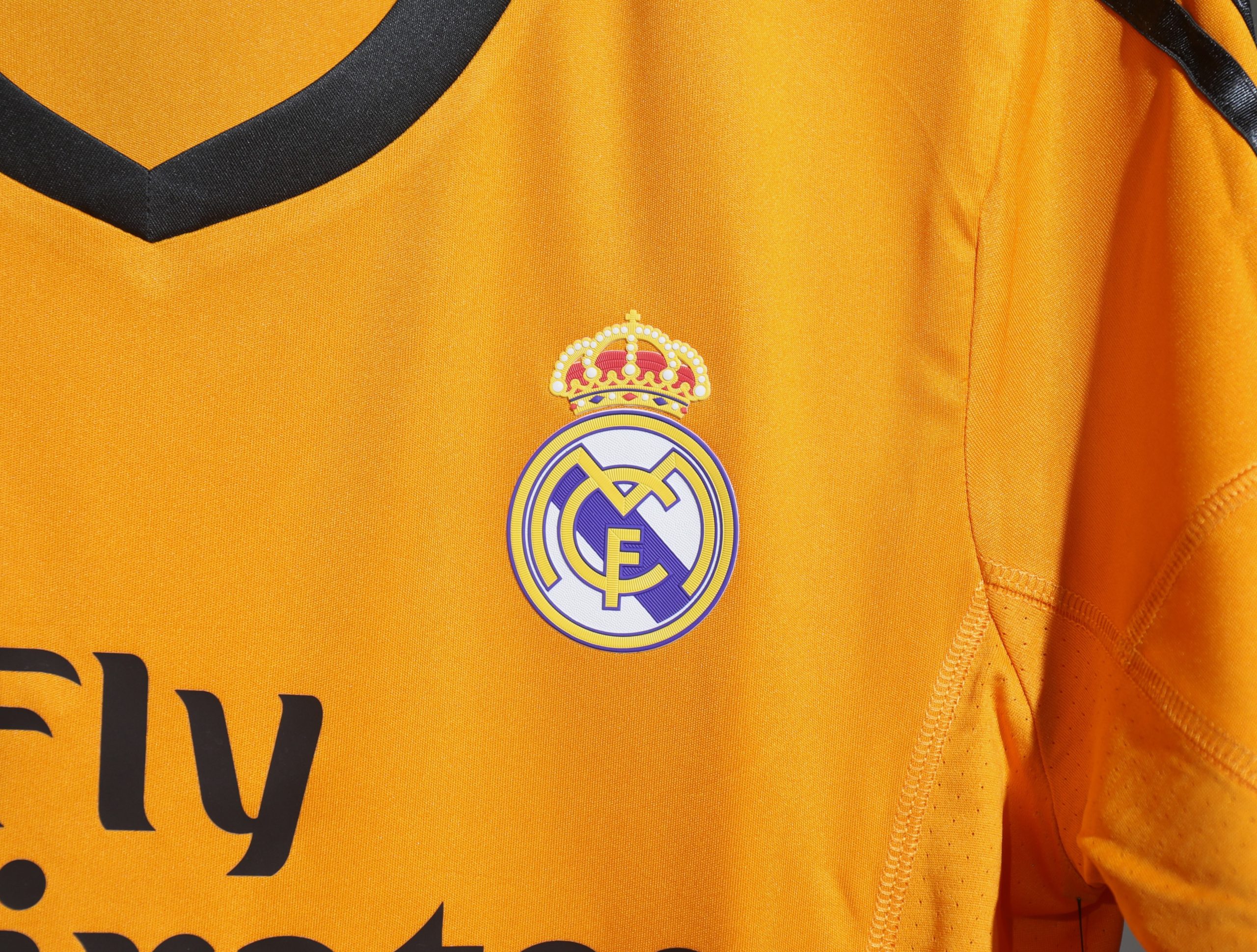 Real Madrid 2013/14 Away Retro Jersey (Player Version, Long Sleeve) - Image 3