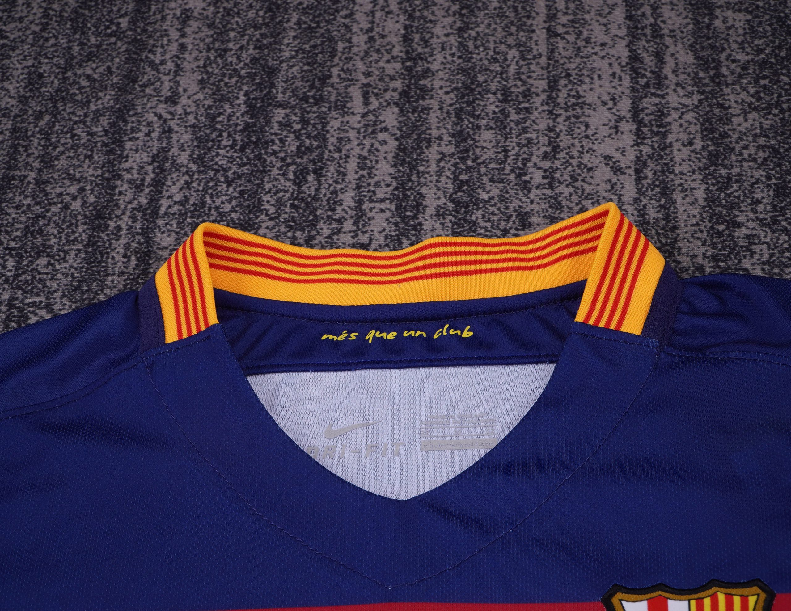 Barcelona 2015/16 Home Kids Kit - Image 3