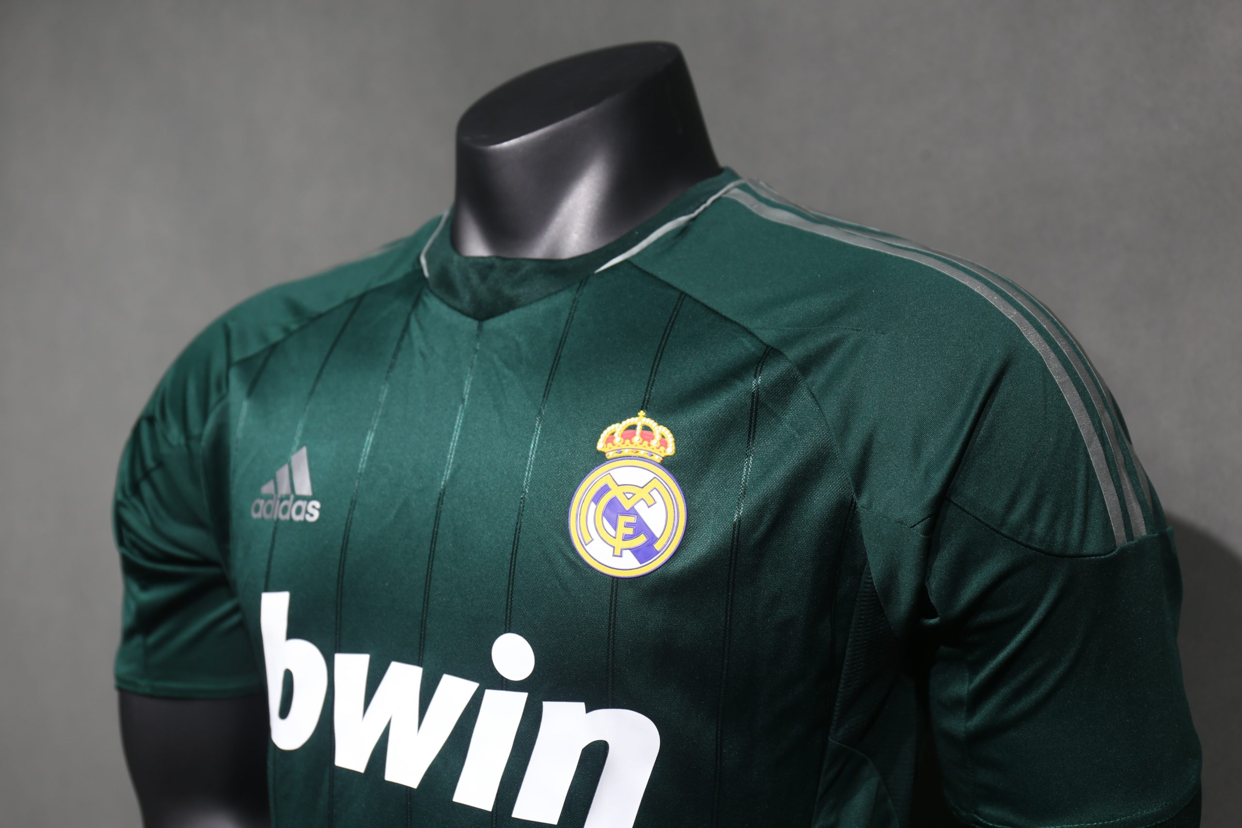 Real Madrid 2012/13 Third Retro Jersey (Player Version) - Image 4