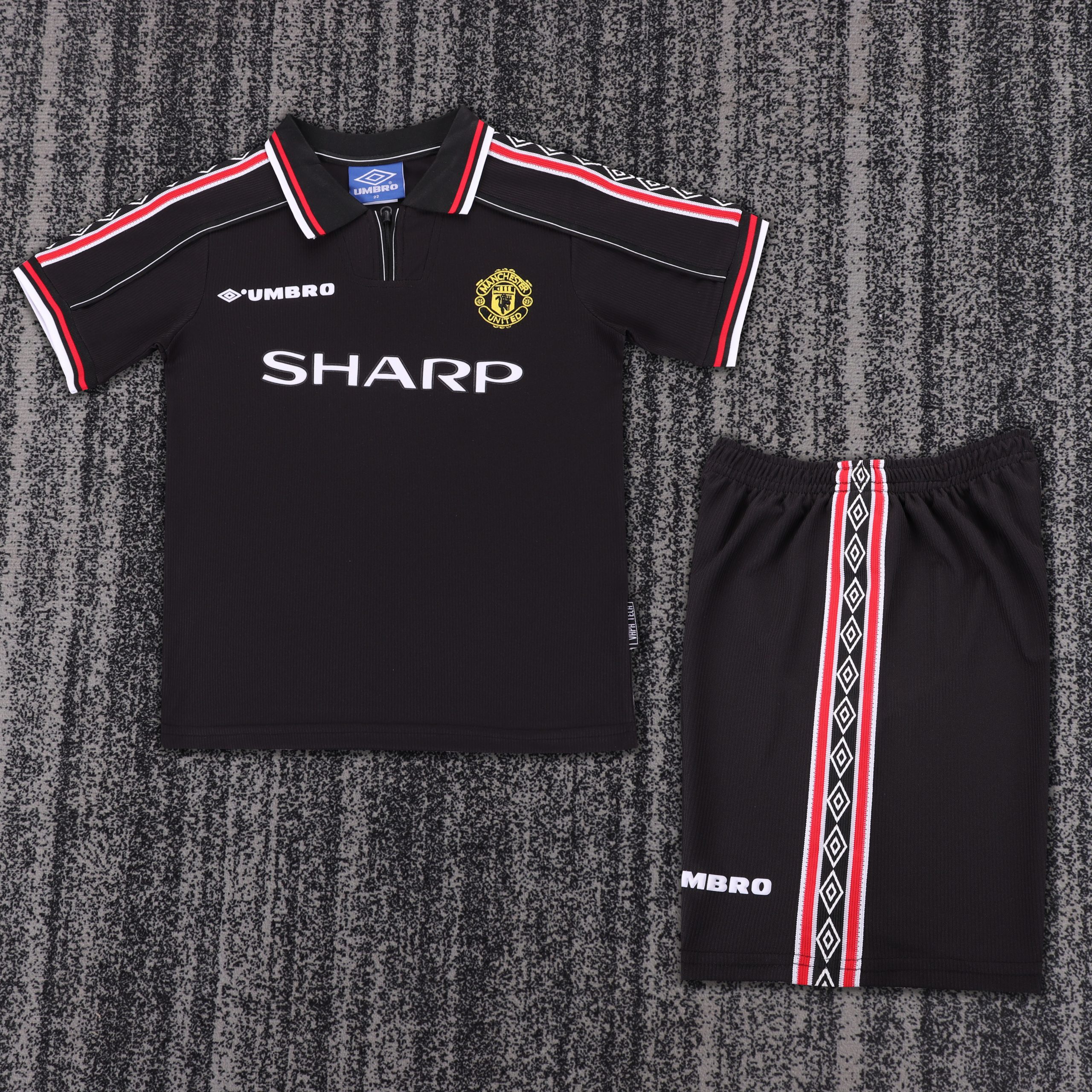 Manchester United 1998/99 Away Kids Kit