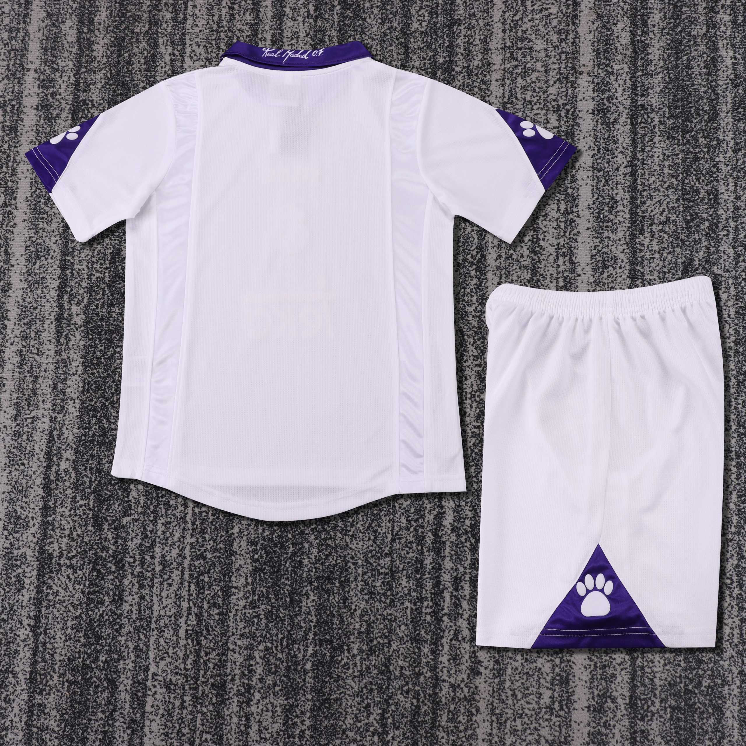 Real Madrid 1997/98 Home Kids Kit - Image 2