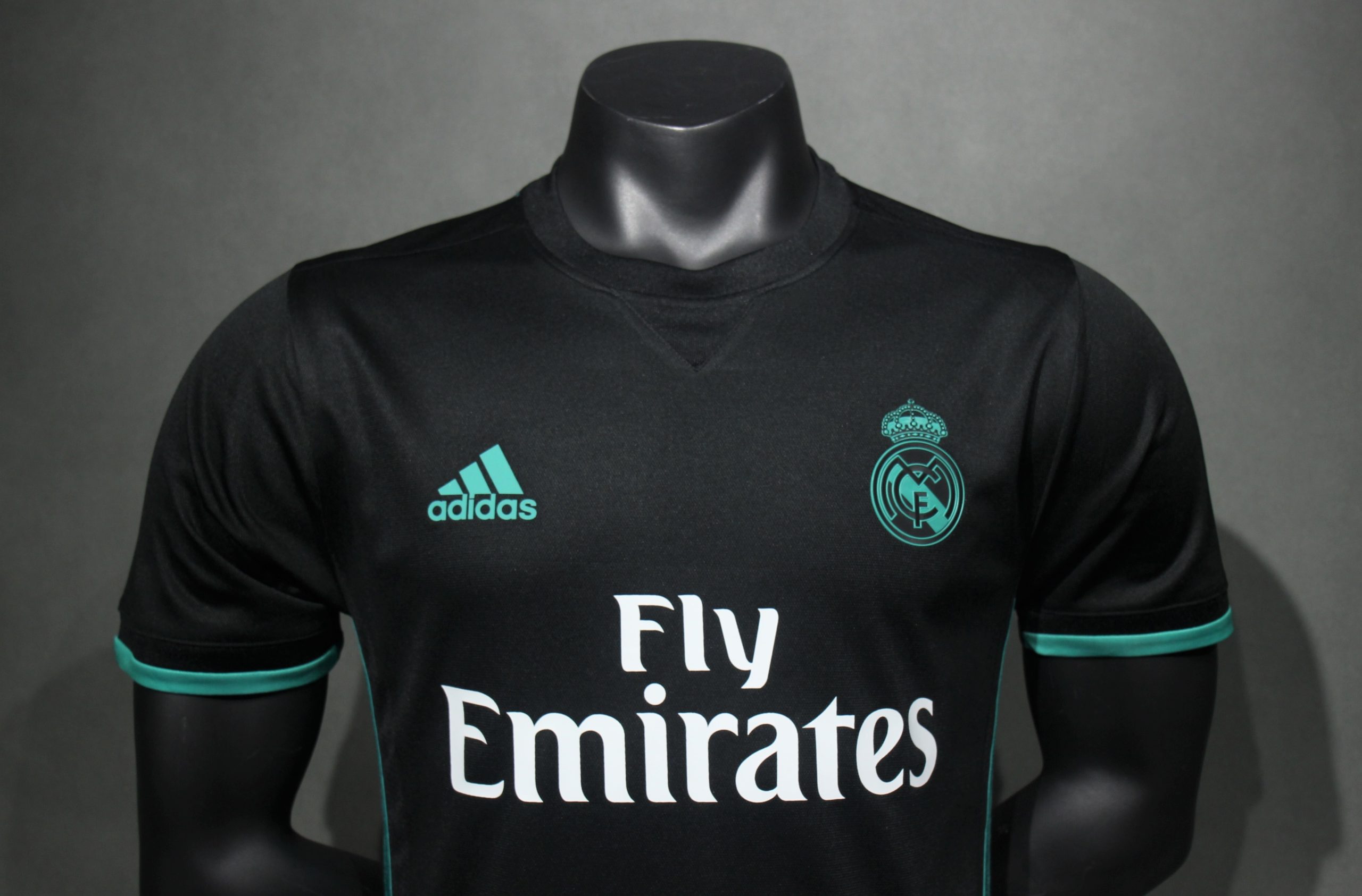 Real Madrid 2017/18 Away Retro Jersey (Player Version) - Image 4