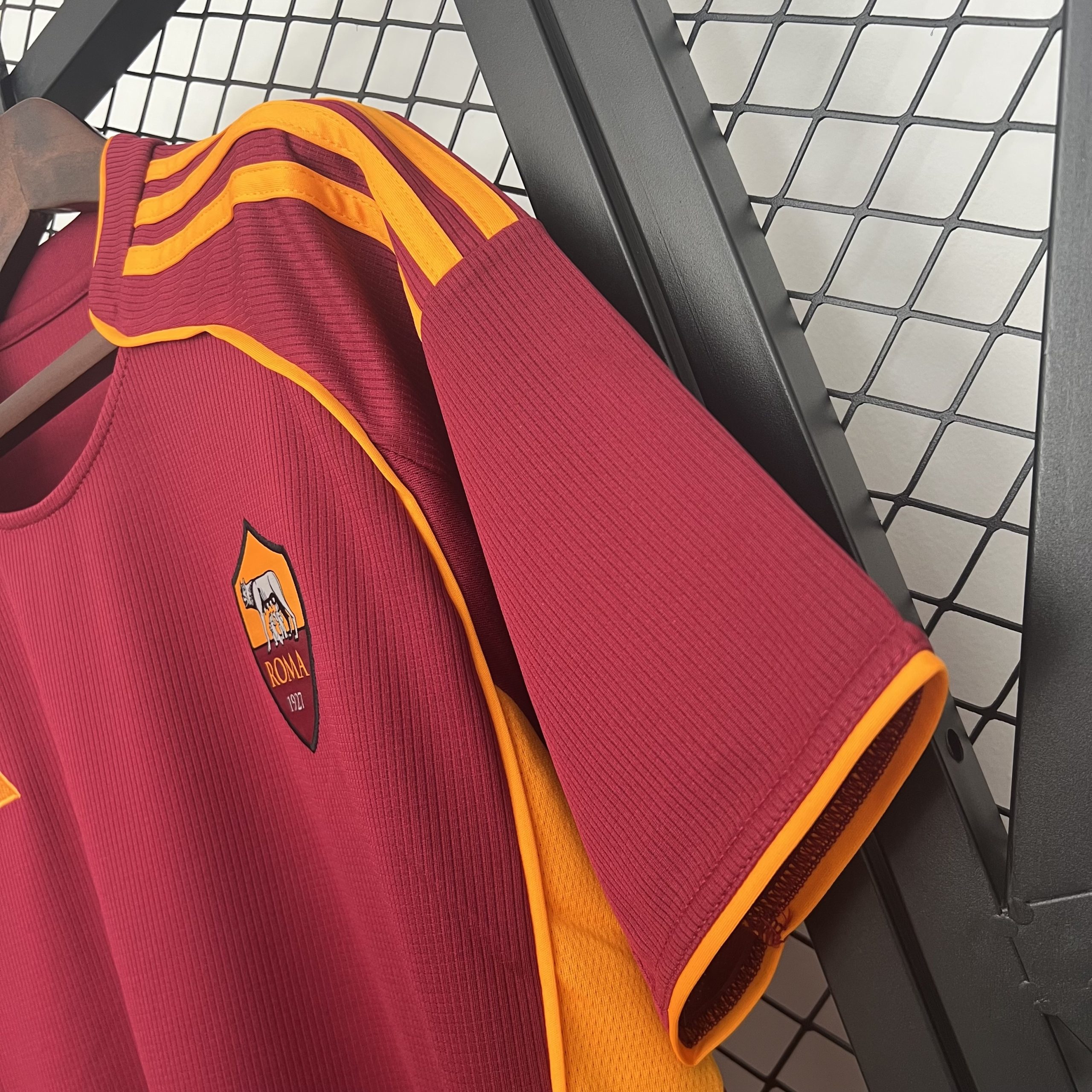 Roma 2025/26 Home Jersey (Fan Version) - Image 5