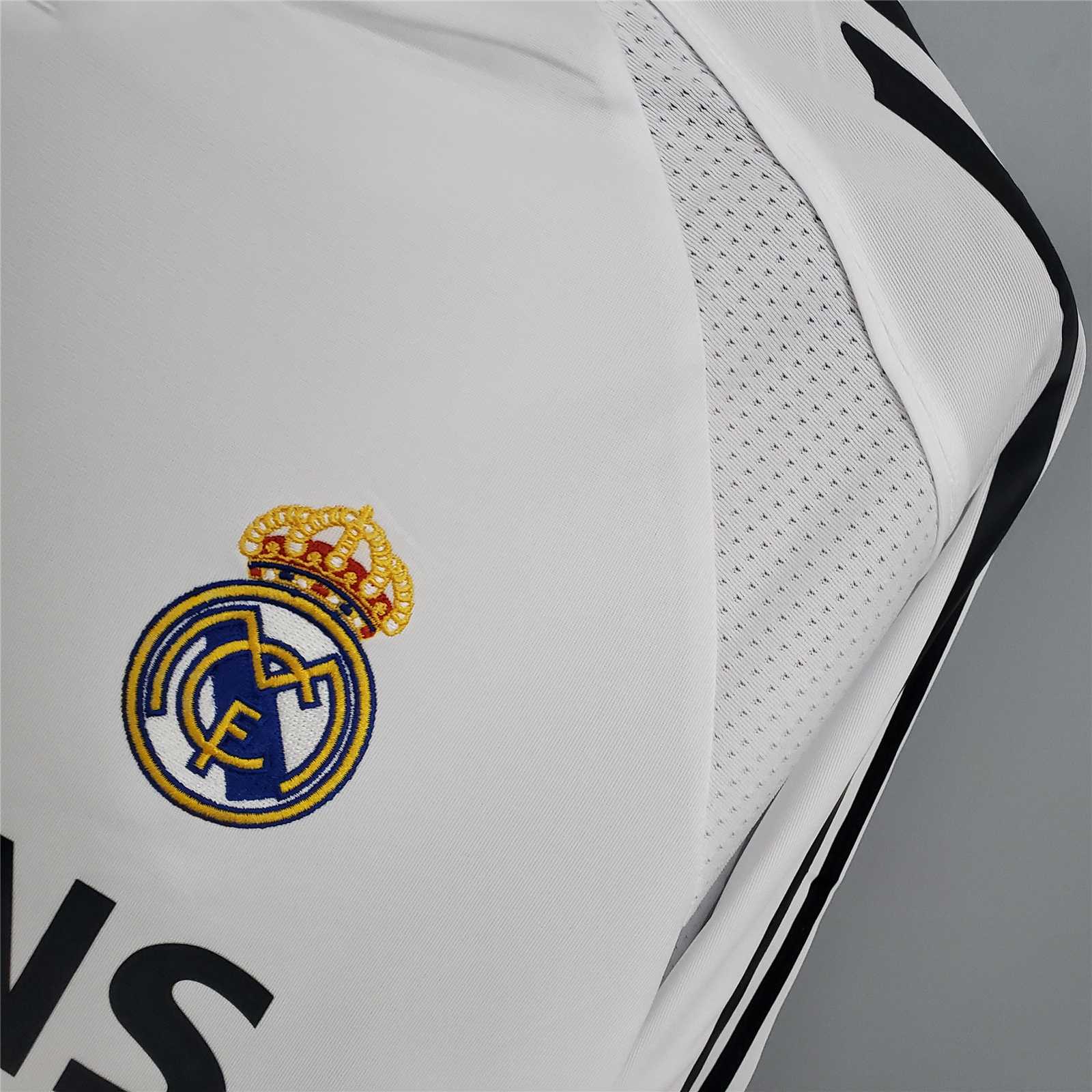 Real Madrid 2005/06 Home Retro Jersey (Long Sleeve) - Image 5