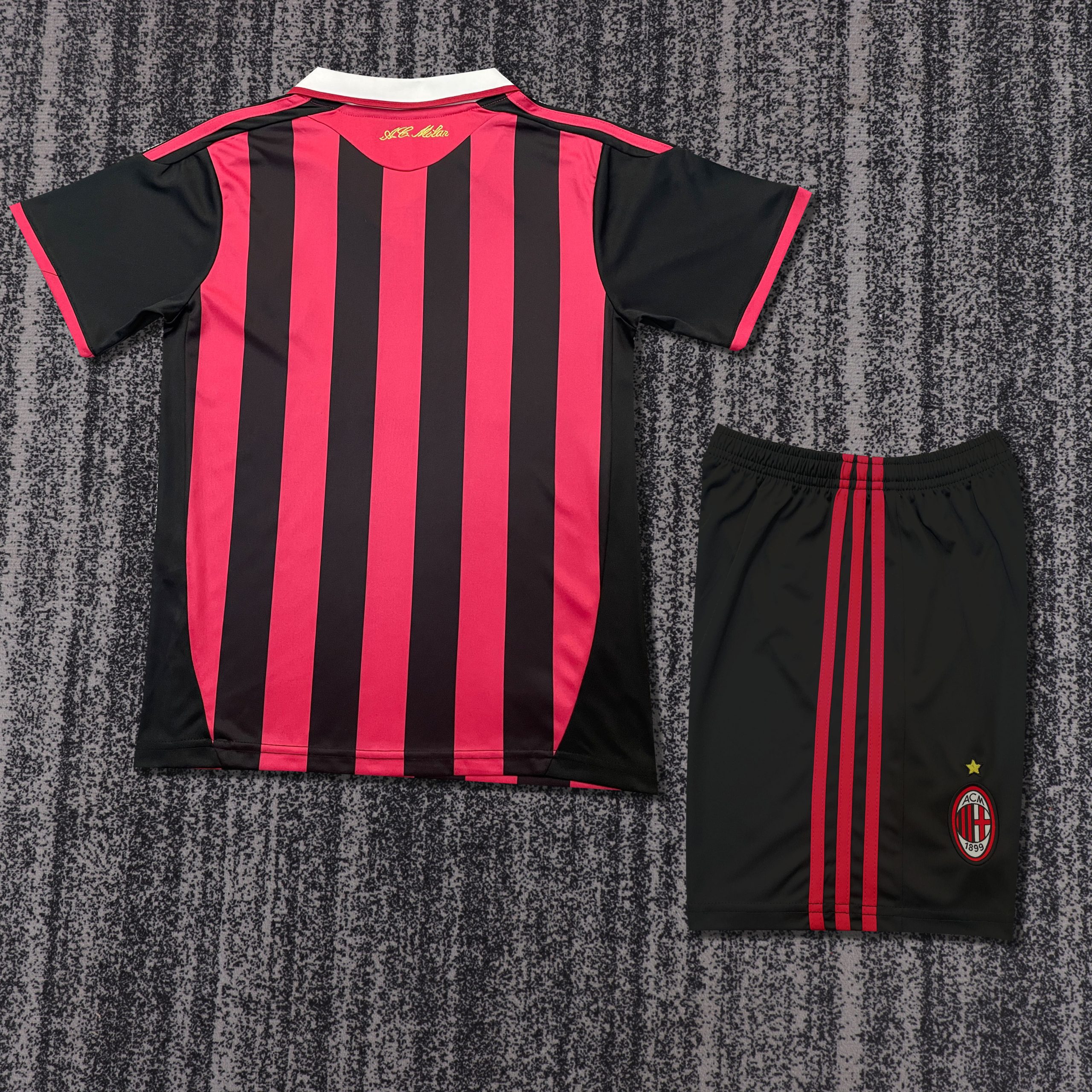 AC Milan 2009/10 Home Kids Kit - Image 2