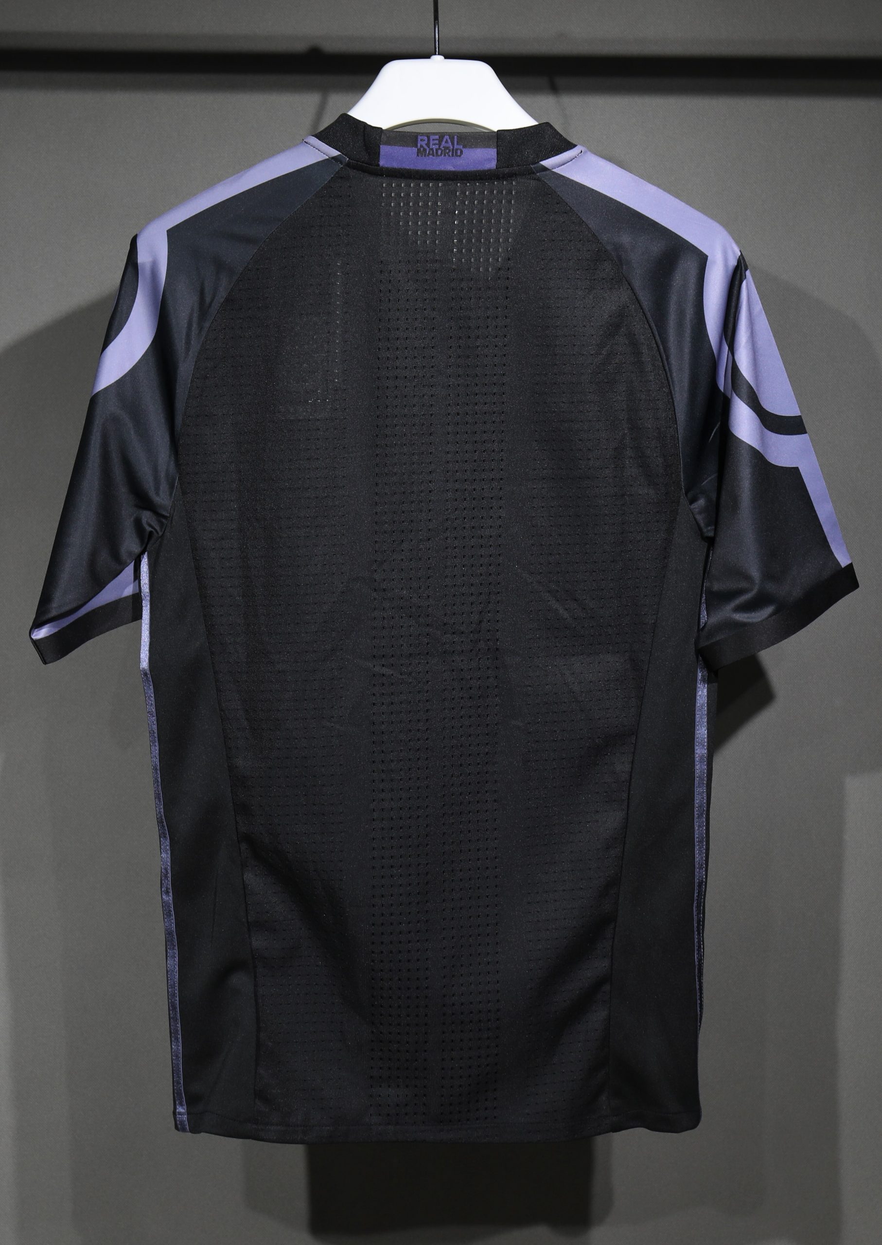 Real Madrid 2016/17 Third Retro Jersey (Player Version) - Image 2