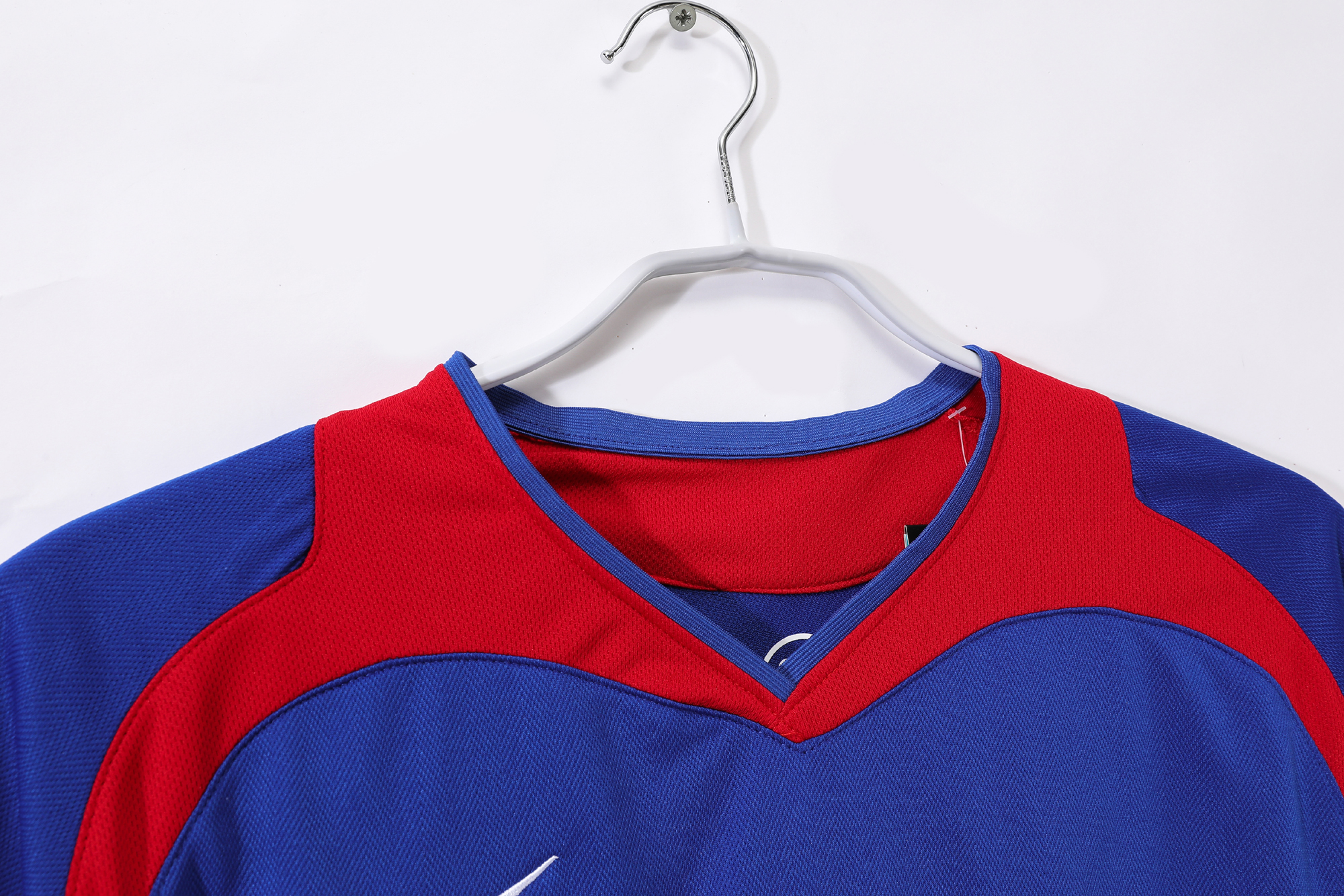 Manchester United 2005/06 Away Retro Jersey - Image 4