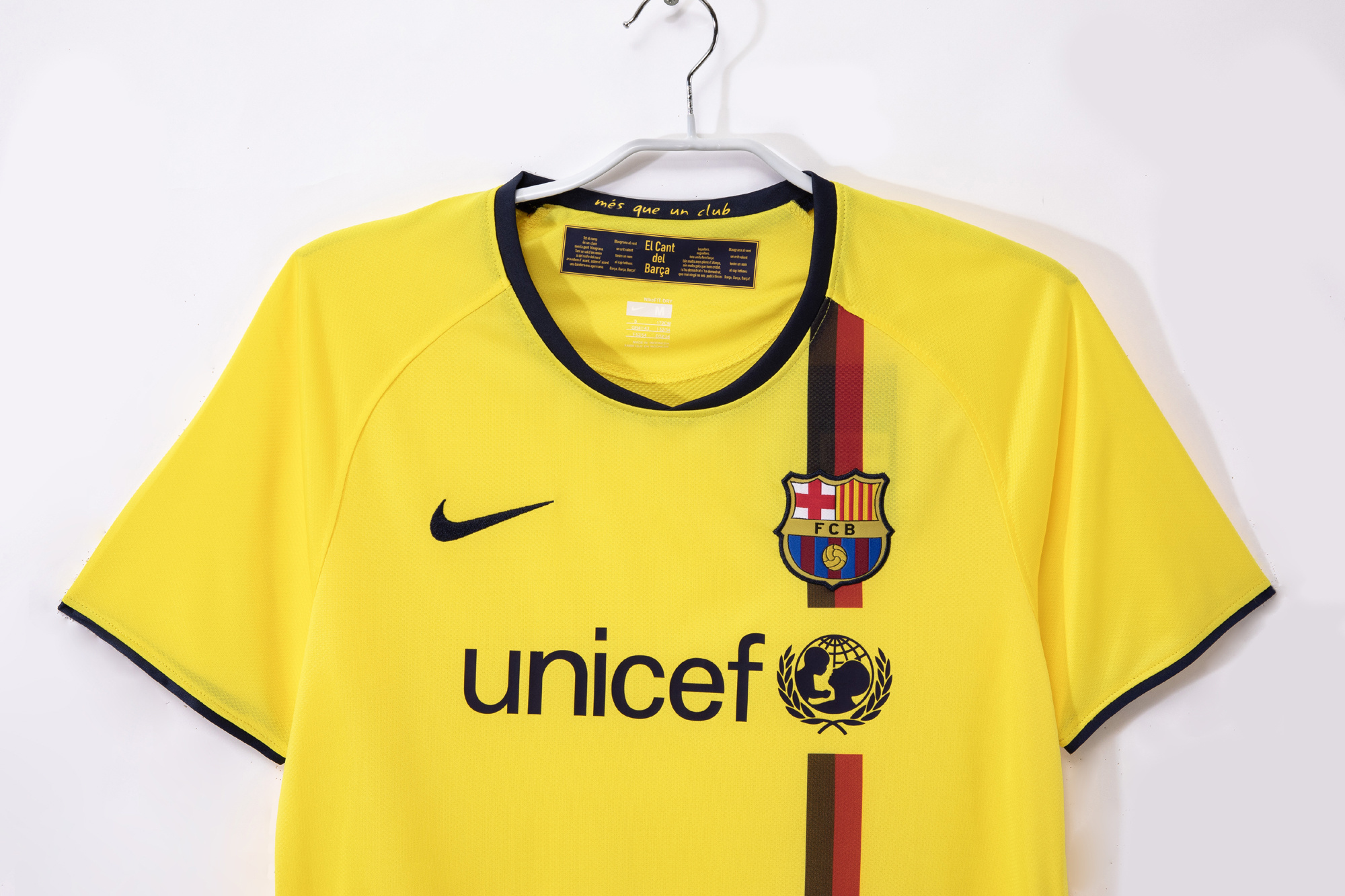 Barcelona 2008/09 Away Retro Jersey - Image 5