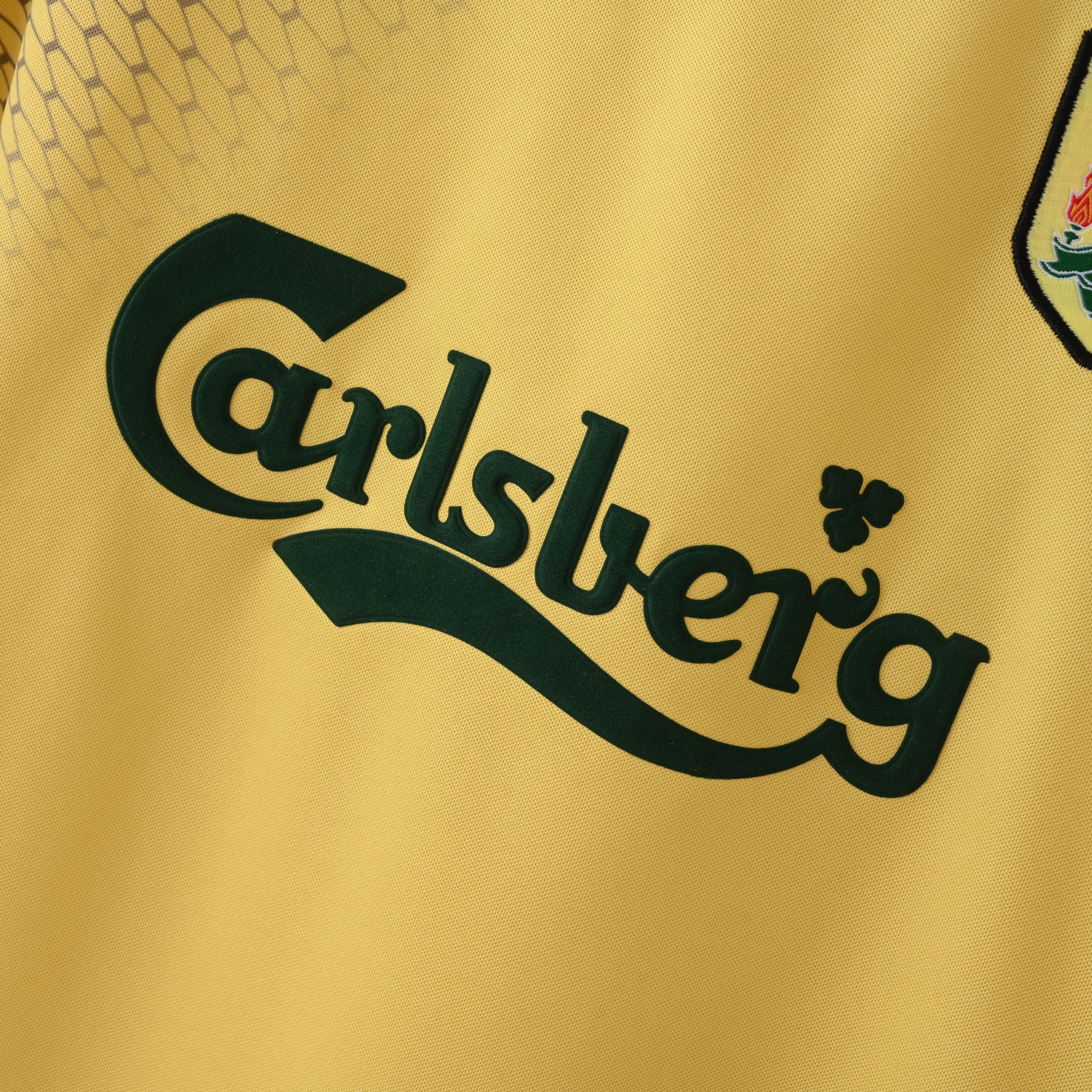 Liverpool 2004/05 Away Retro Jersey - Image 4