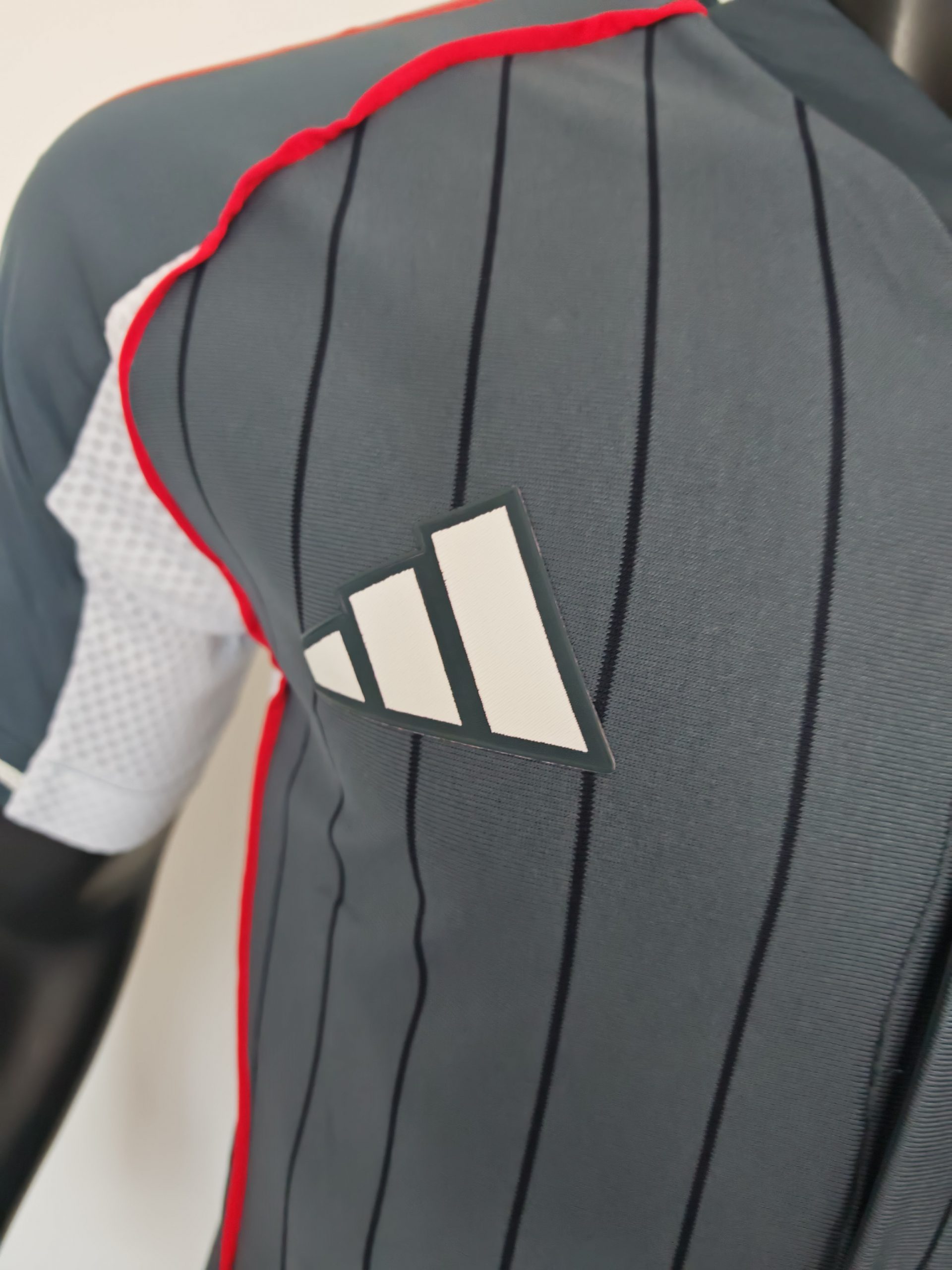 2025/26 Bayern Munich Baseball Jersey - Image 3