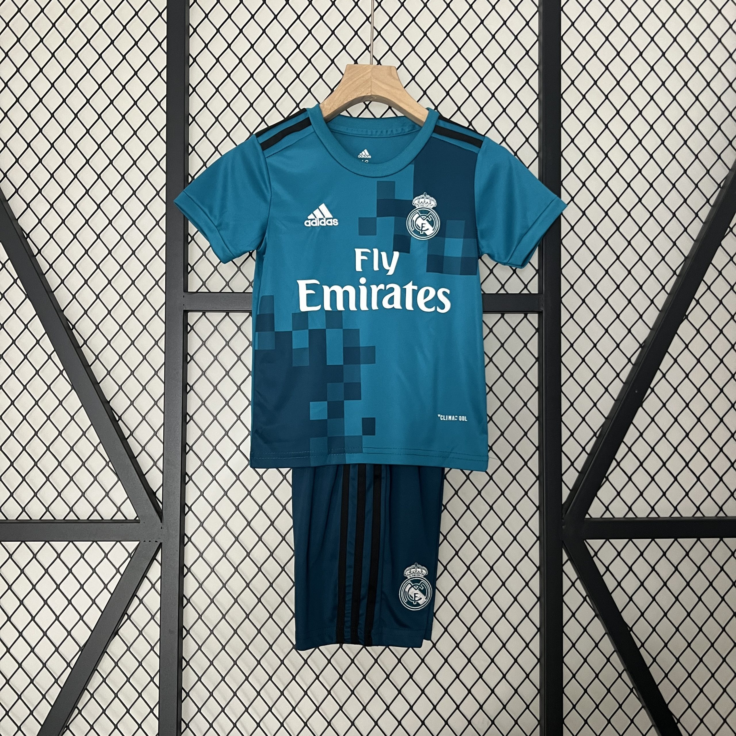 Real Madrid 2017/18 Third Kids Kit