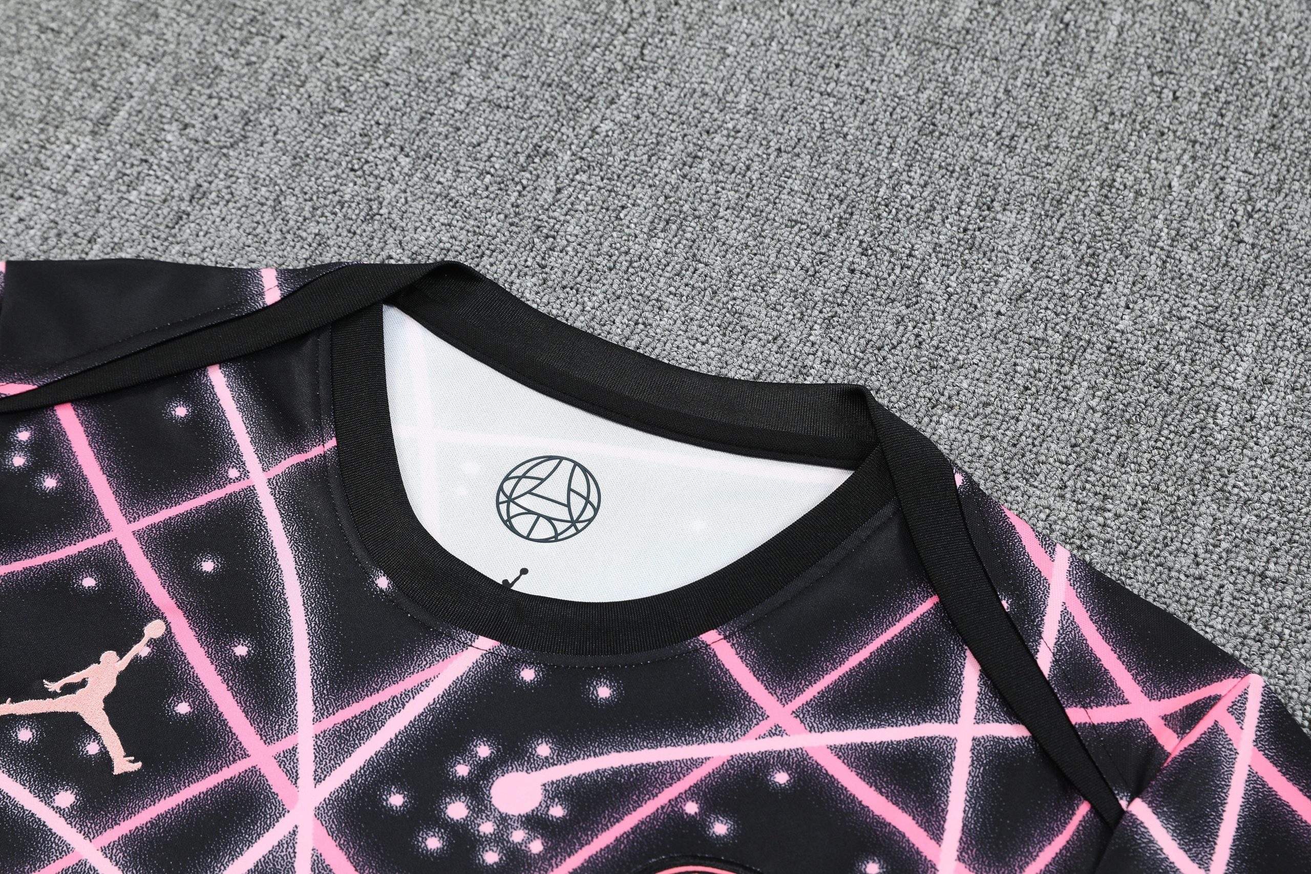 2025/26 PSG Short Sleeve Training Suit - Image 3