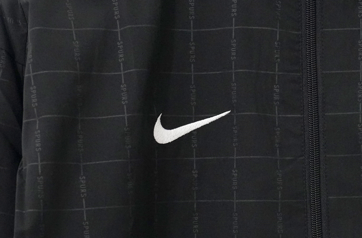 Tottenham Hotspur 2025/26 Windbreaker - Image 4