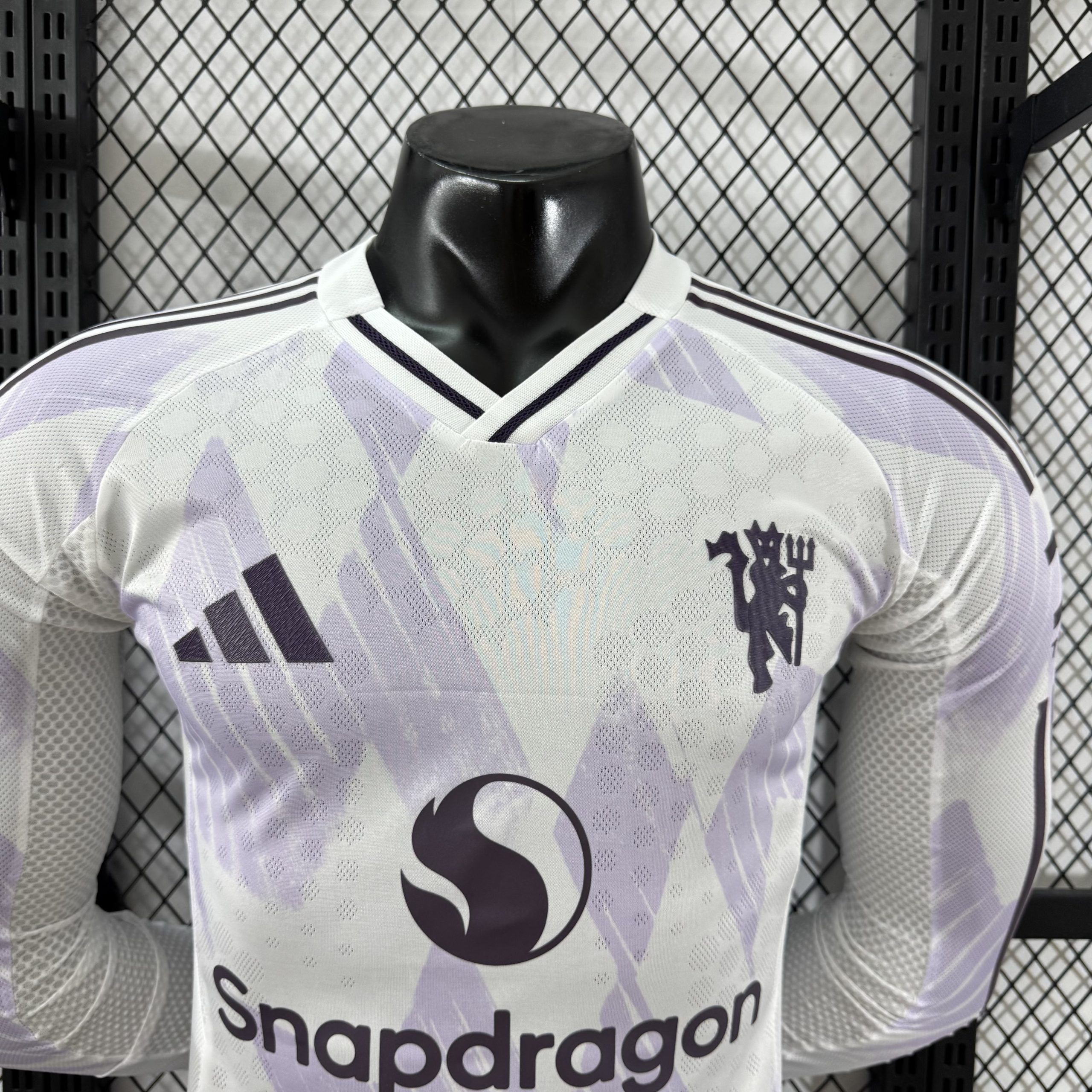 Manchester United 2025/26 Away Jersey (Player Version, Long Sleeve) - Image 5