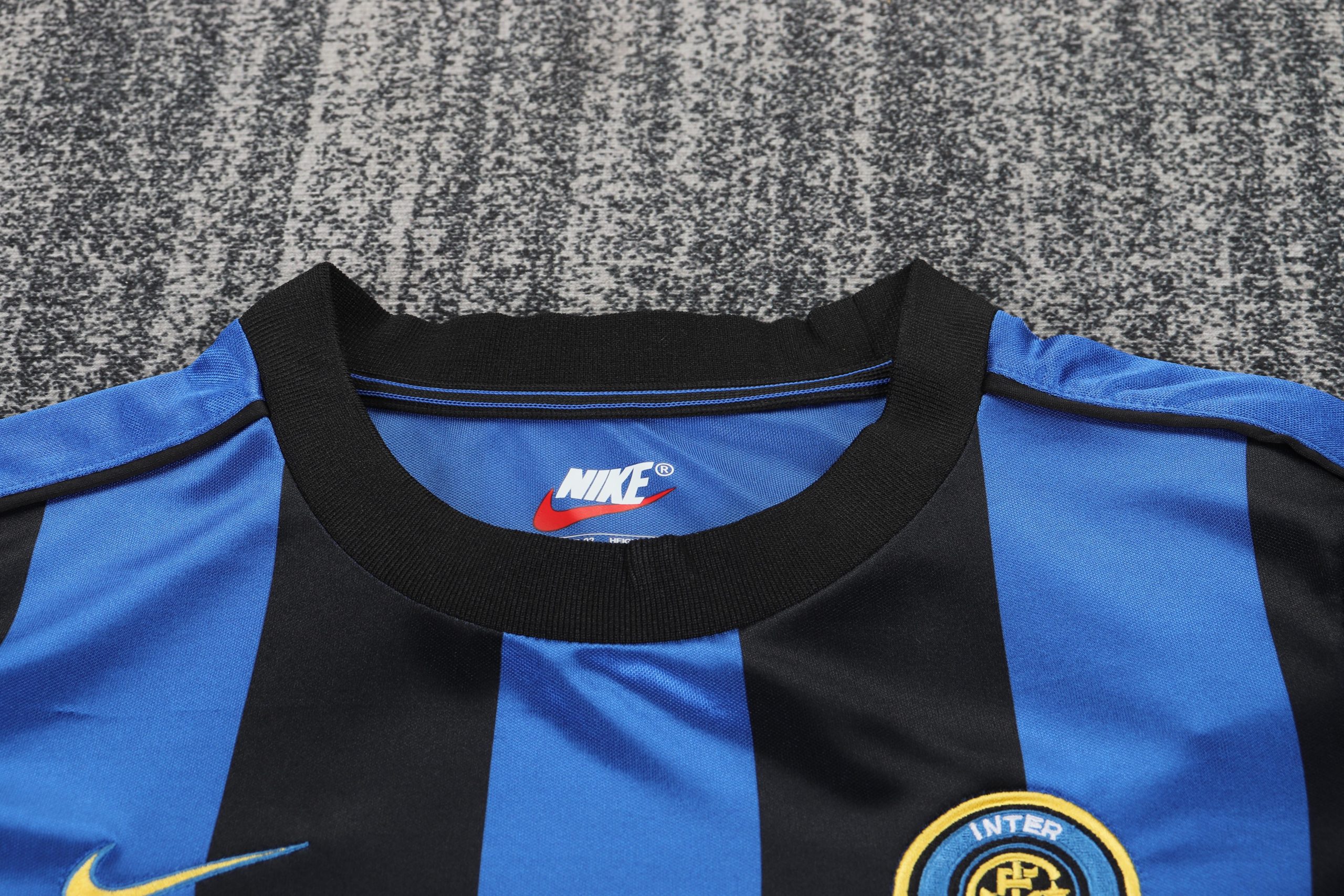 Inter Milan 1999/00 Home Kids Kit - Image 3