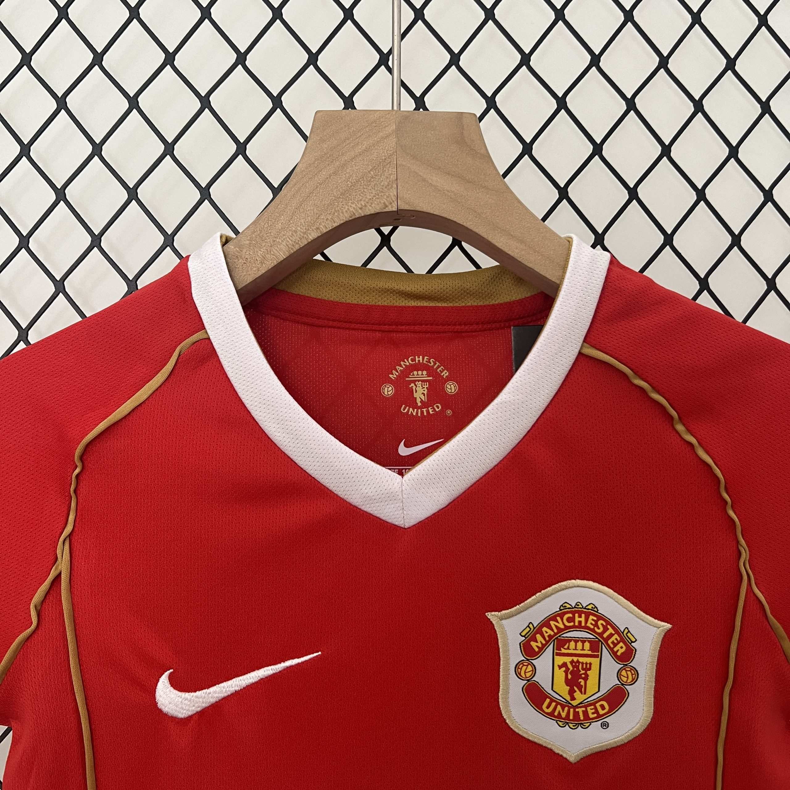 Manchester United 2006/07 Home Kids Kit - Image 4