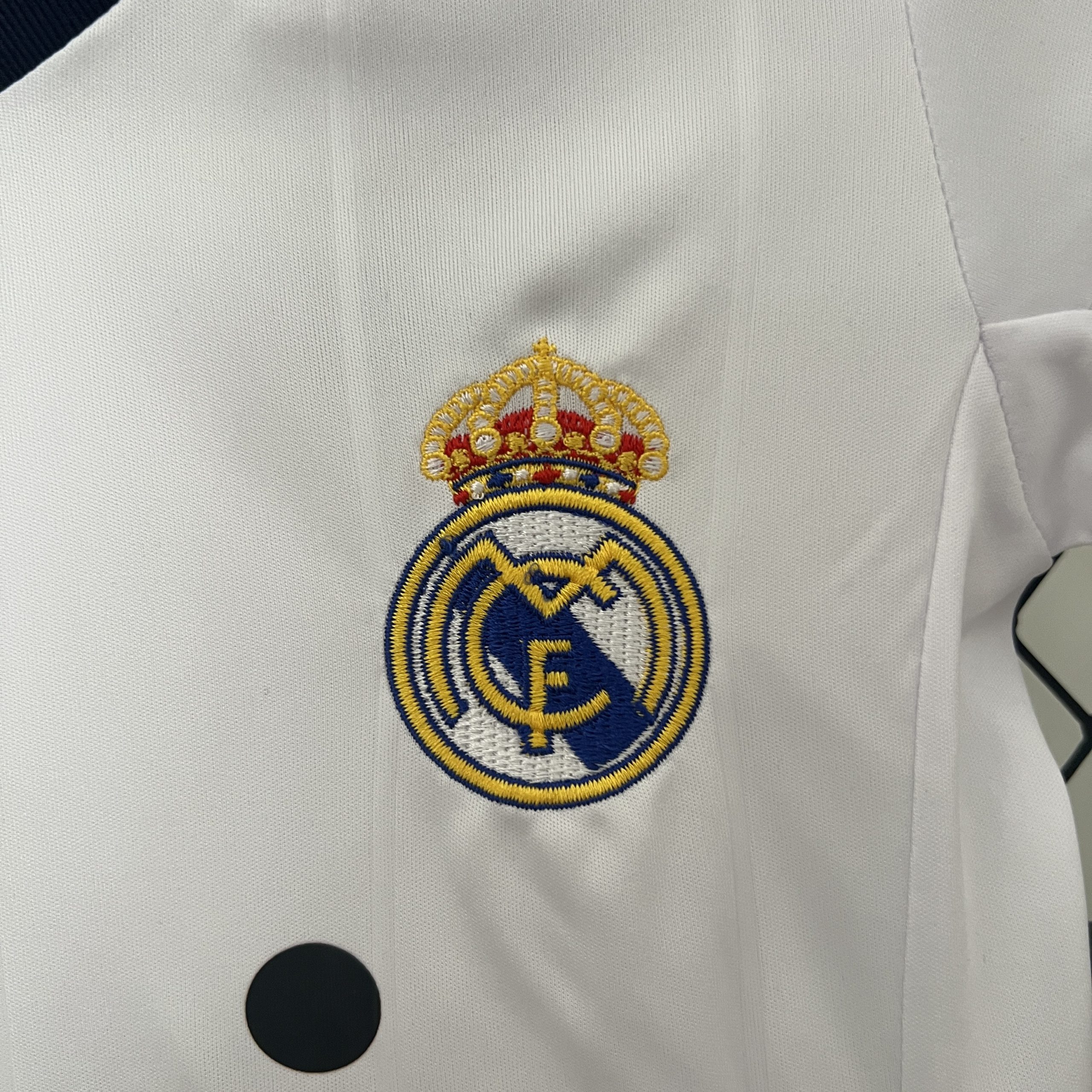 Real Madrid 2012/13 Home Kids Kit - Image 5