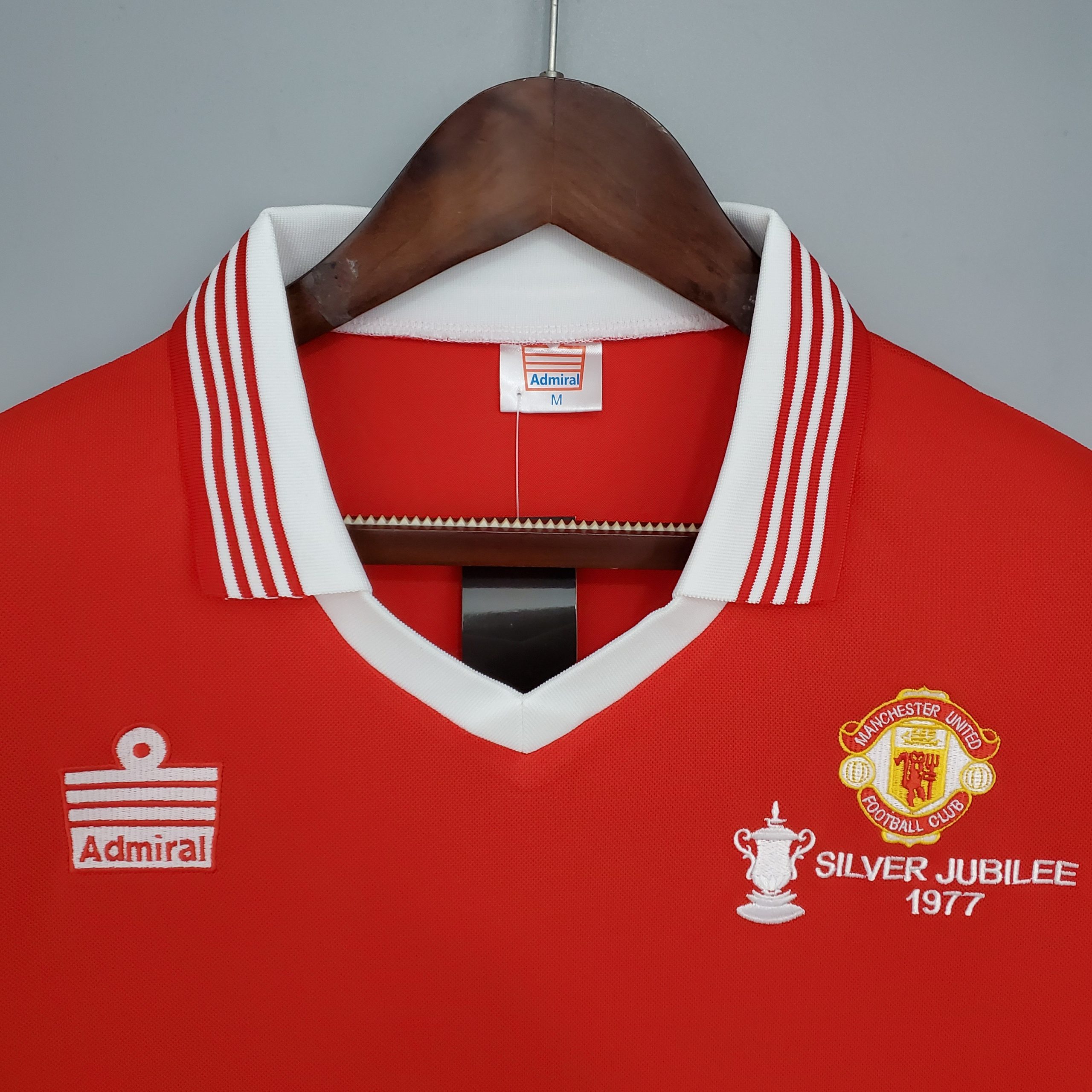 Manchester United 1977 Home Retro Jersey (Fan Version) - Image 4
