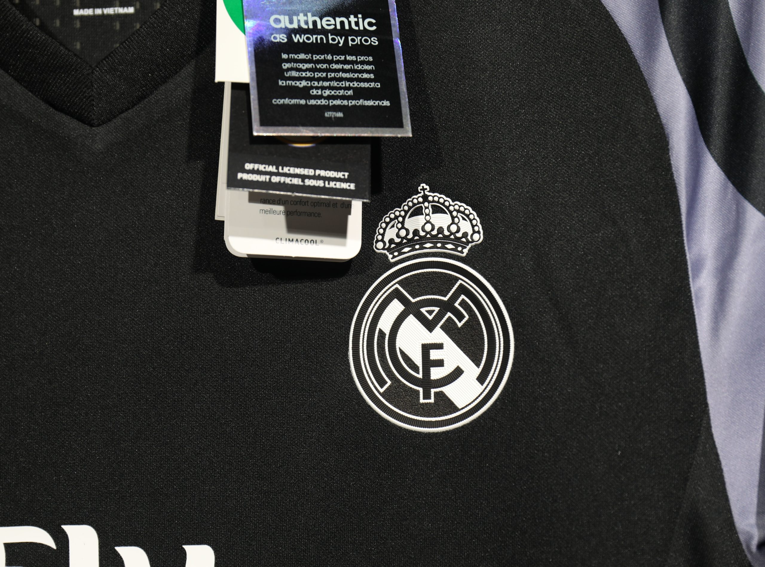 Real Madrid 2016/17 Third Retro Jersey (Player Version, Long Sleeve) - Image 3