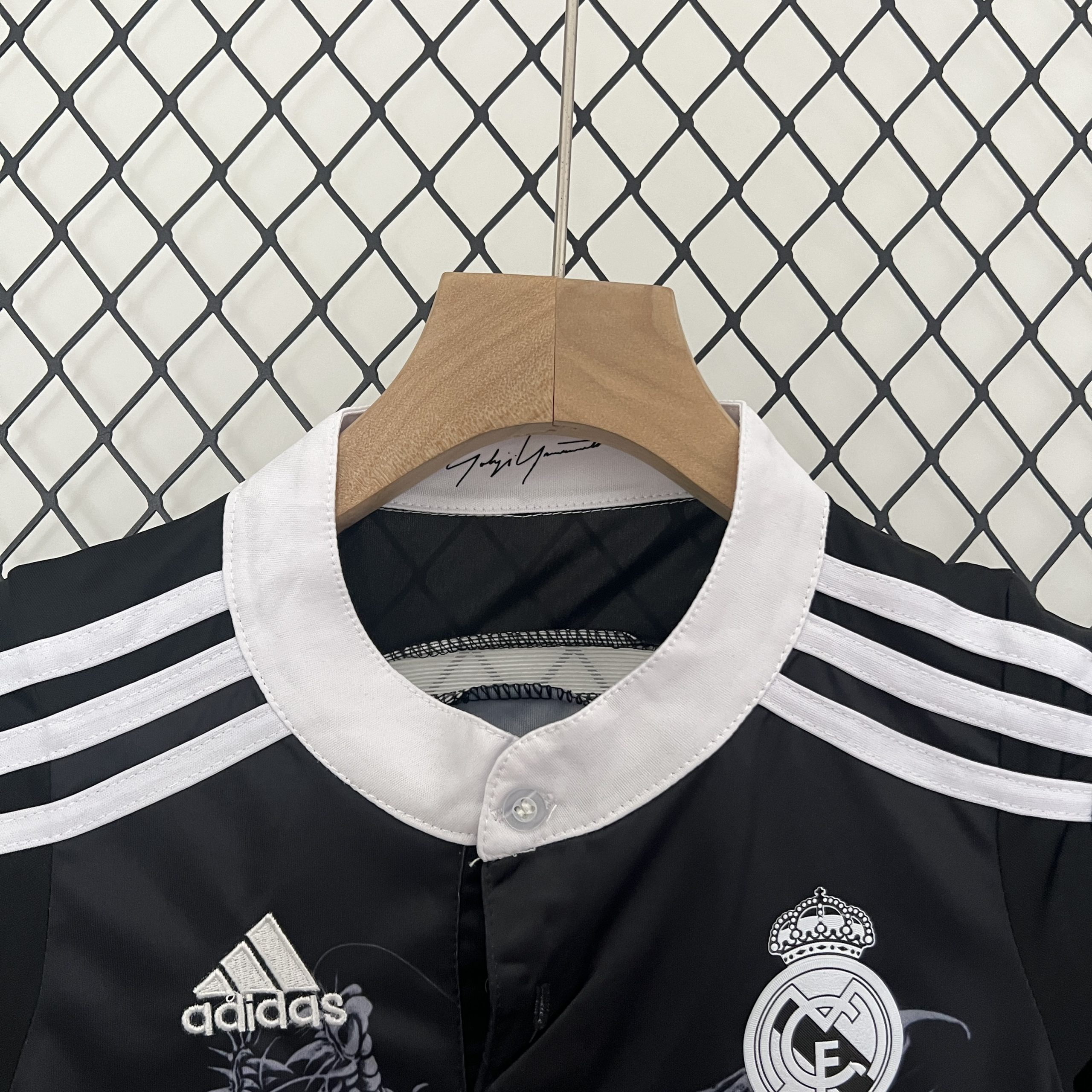 Real Madrid 2014/15 Third Kids Kit - Image 3