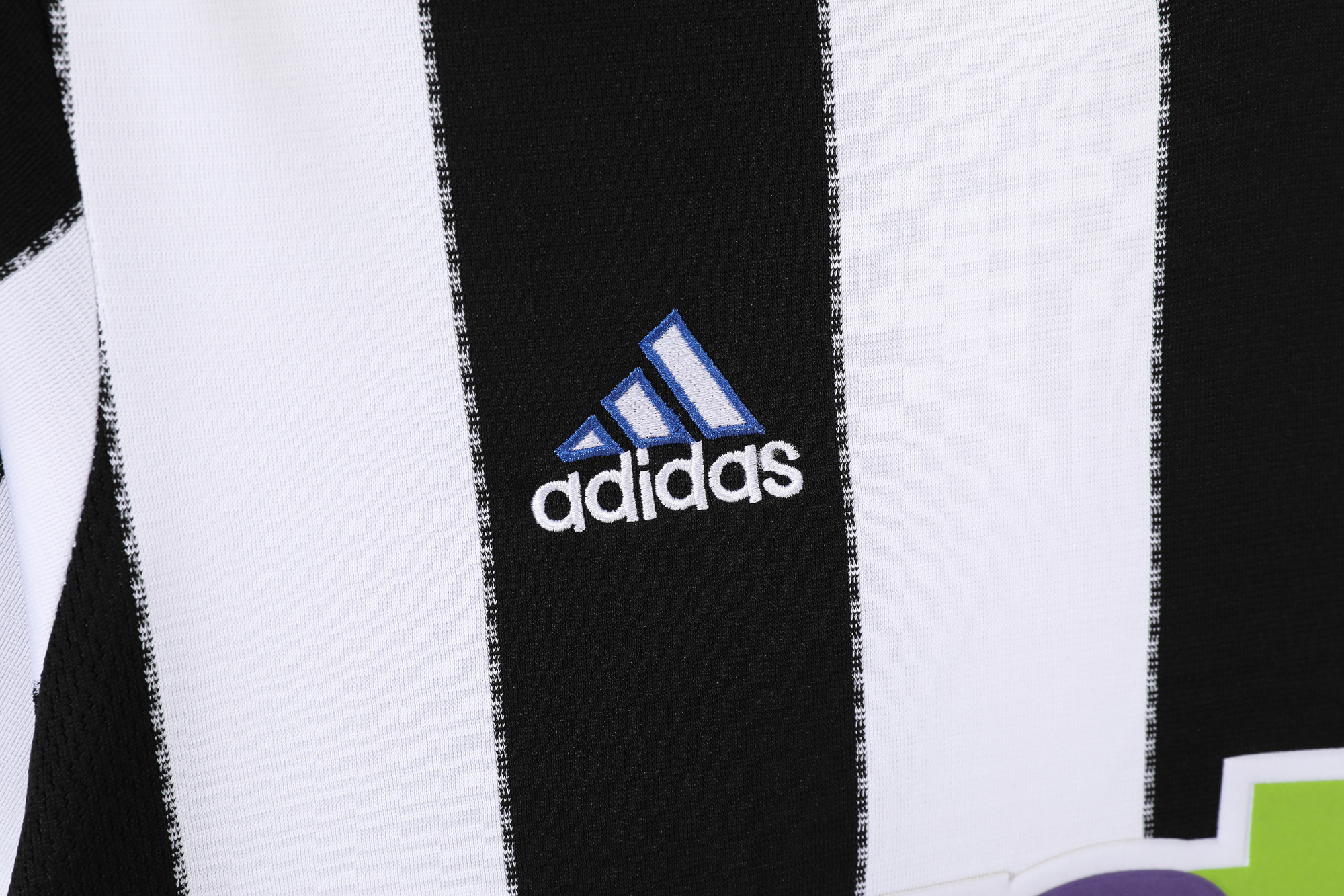 Newcastle United 2000/01 Home Retro Jersey - Image 4
