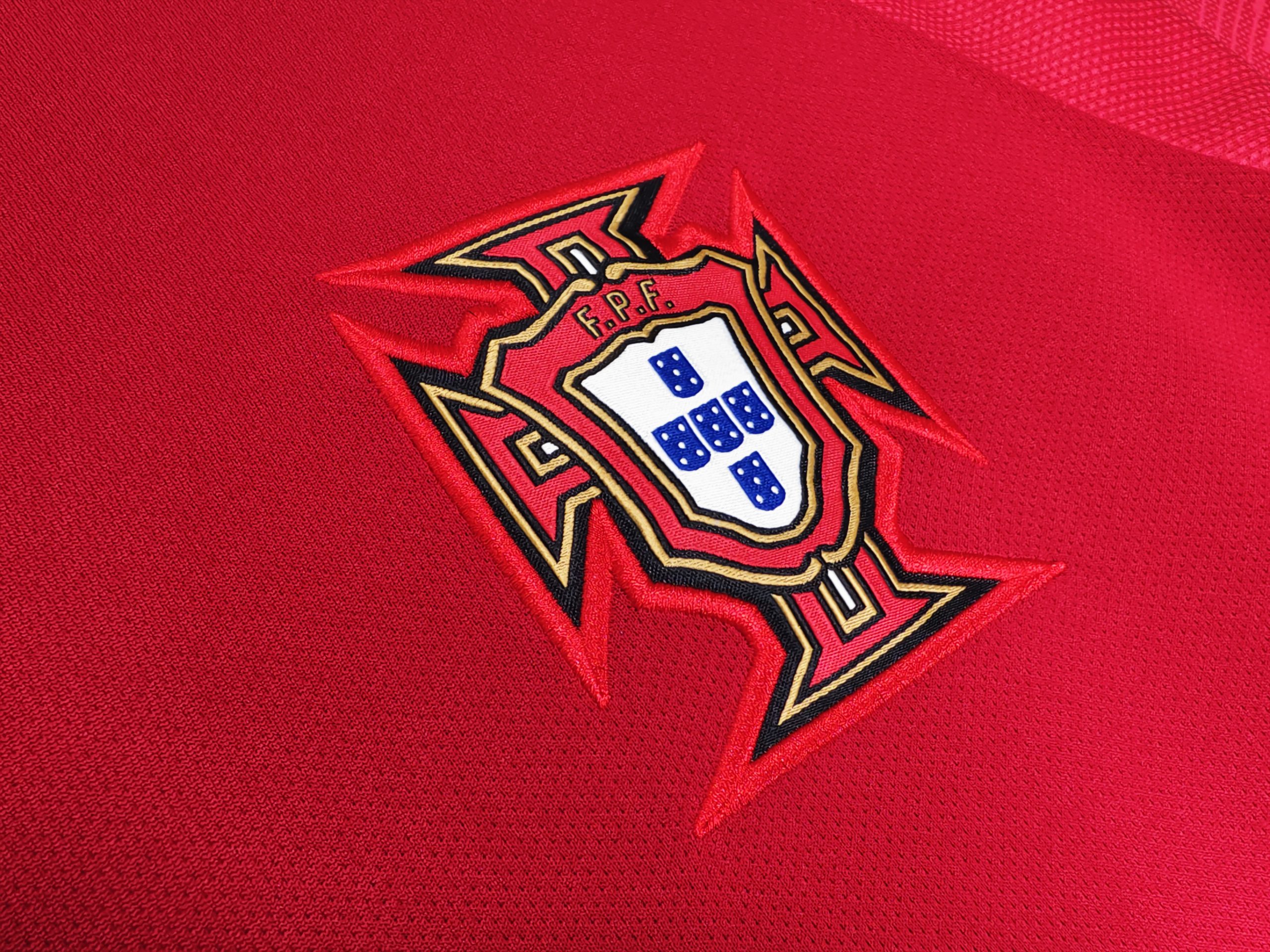 Portugal 2018 World Cup Home Retro Jersey (Fan Version) - Image 5