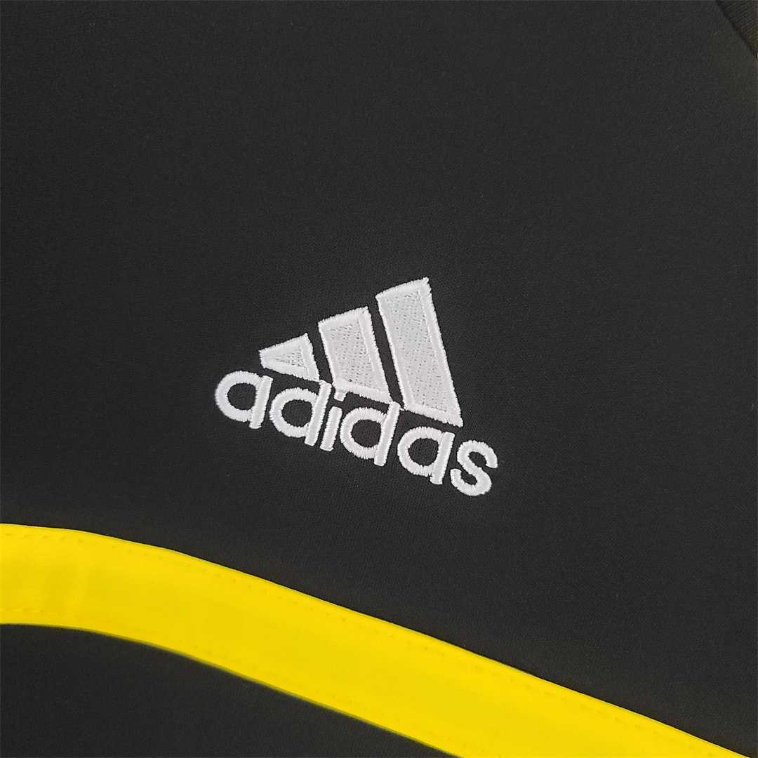 2011/12 Real Madrid Goalkeeper Retro Jersey Black - Image 3