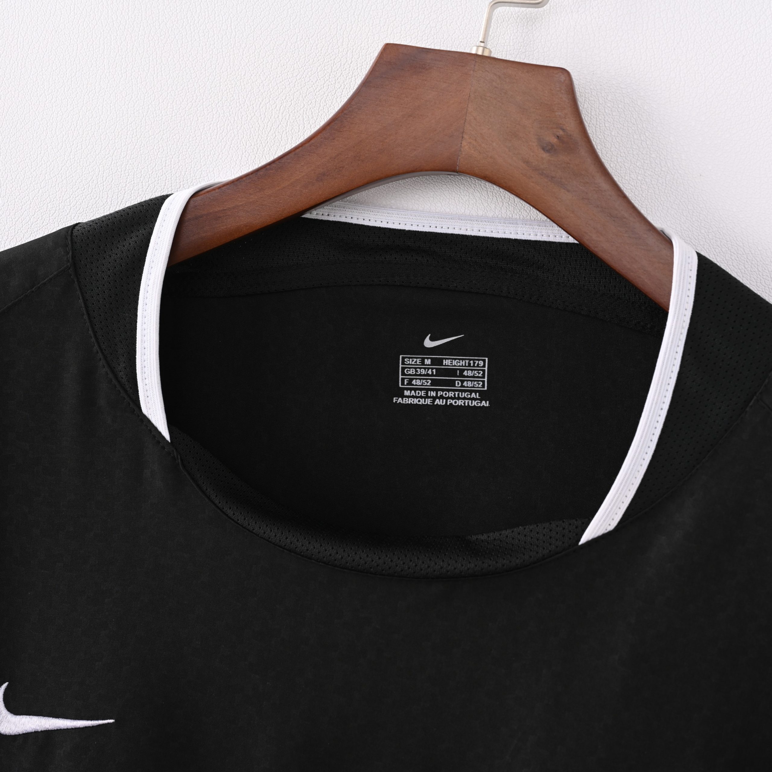 Manchester United 2003/04 Away Retro Jersey - Image 5