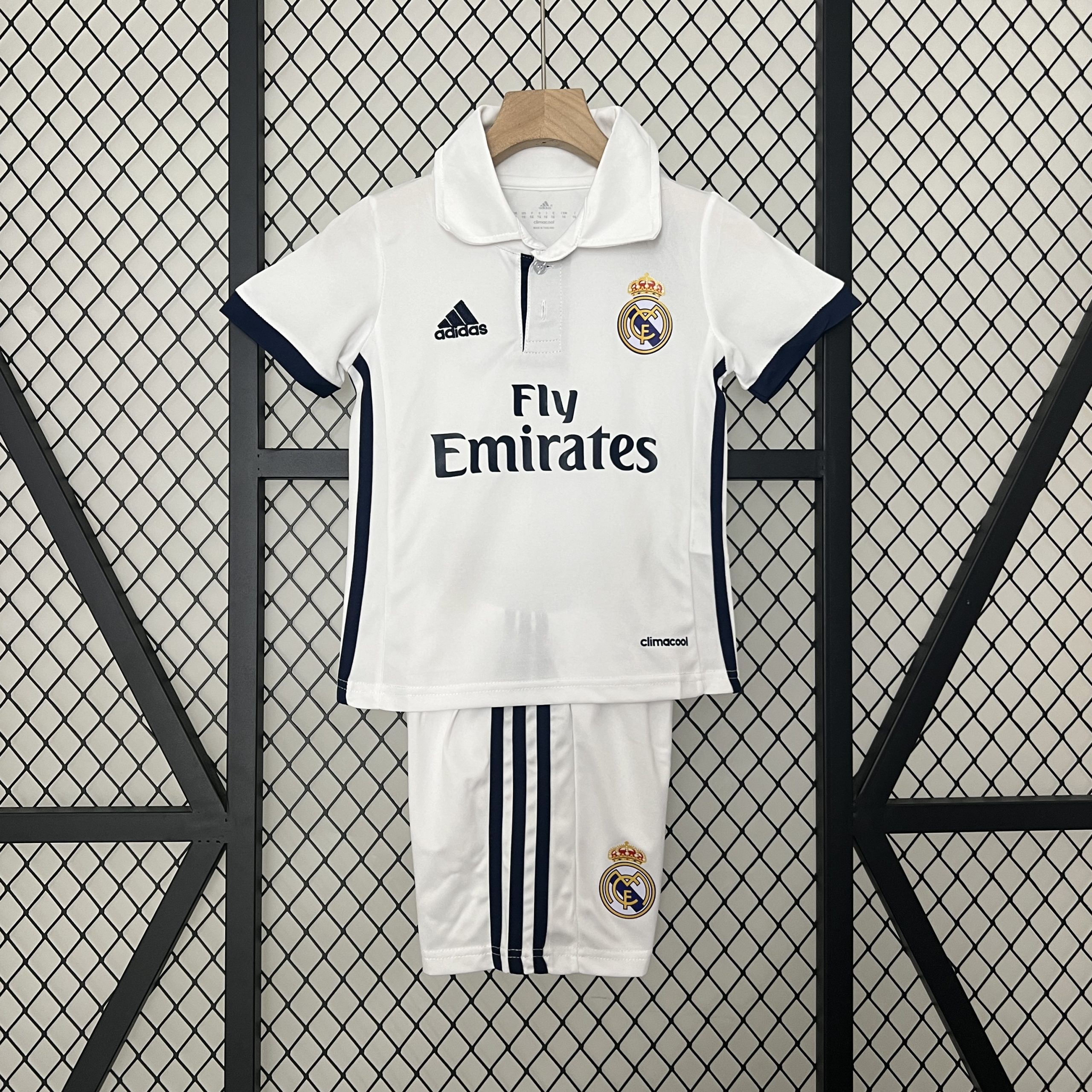 Real Madrid 2016/17 Home Kids Kit