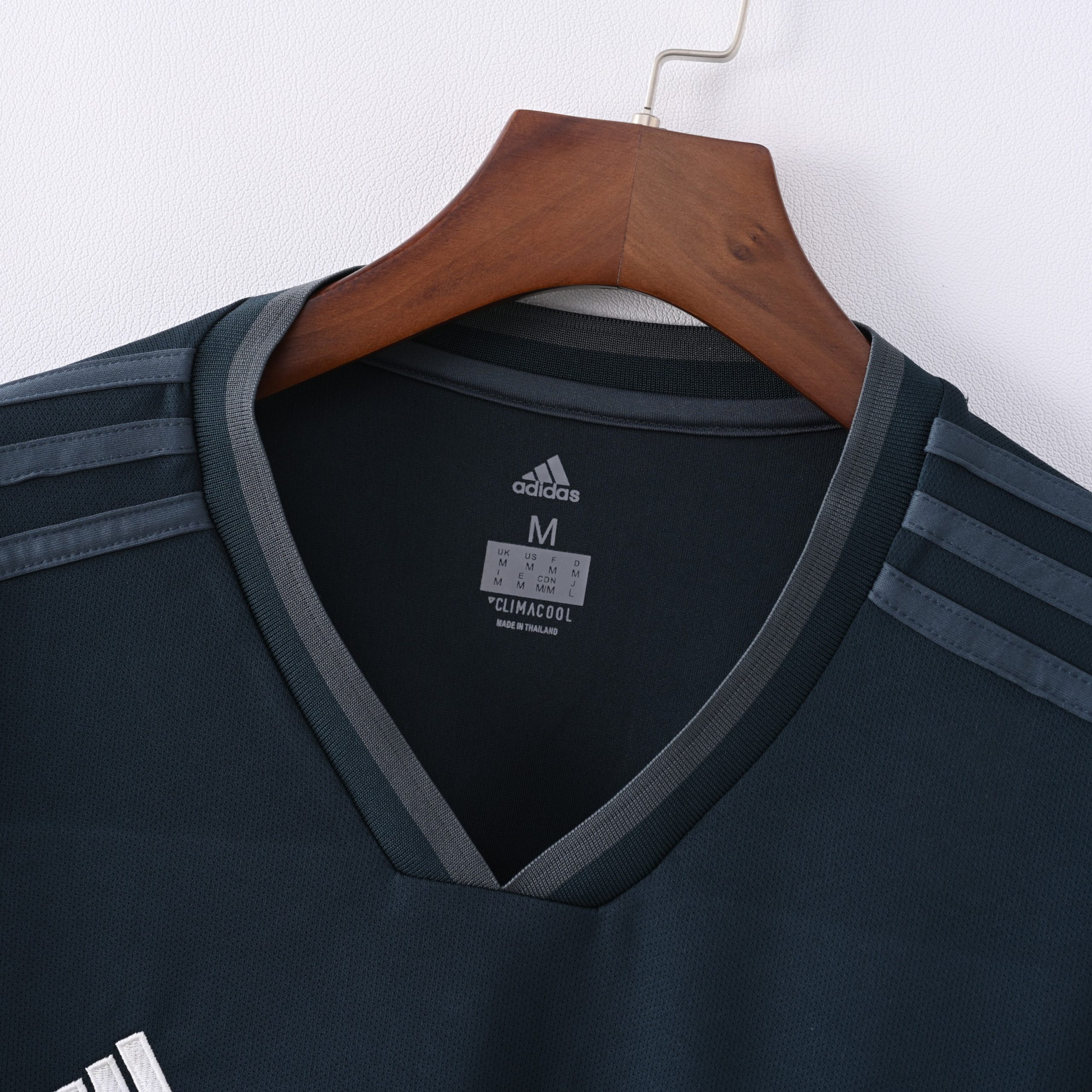 Real Madrid 2018/19 Away Retro Jersey (Fan Version) - Image 3