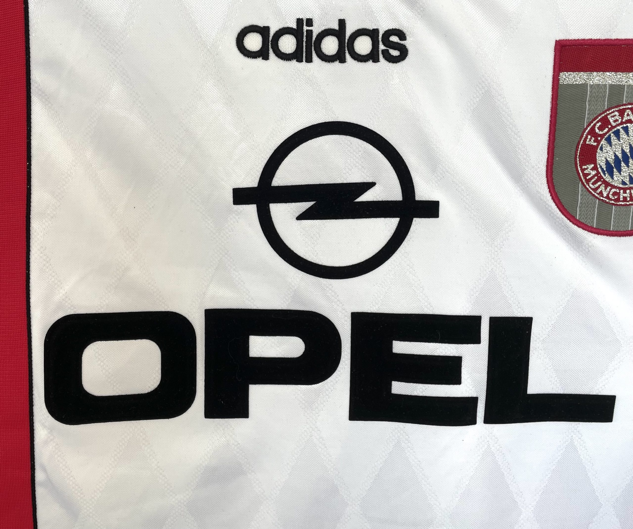 Bayern Munich 1997/98 Away Retro Jersey (Fan Version) - Image 4