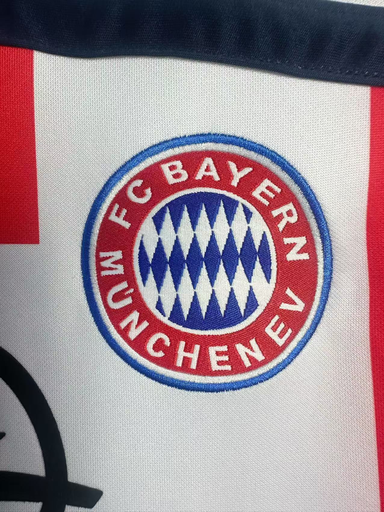 Bayern Munich 2000/01 Away Retro Jersey - Image 5