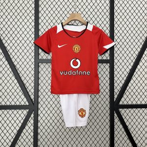 Manchester United 2005/06 Home Kids Kit