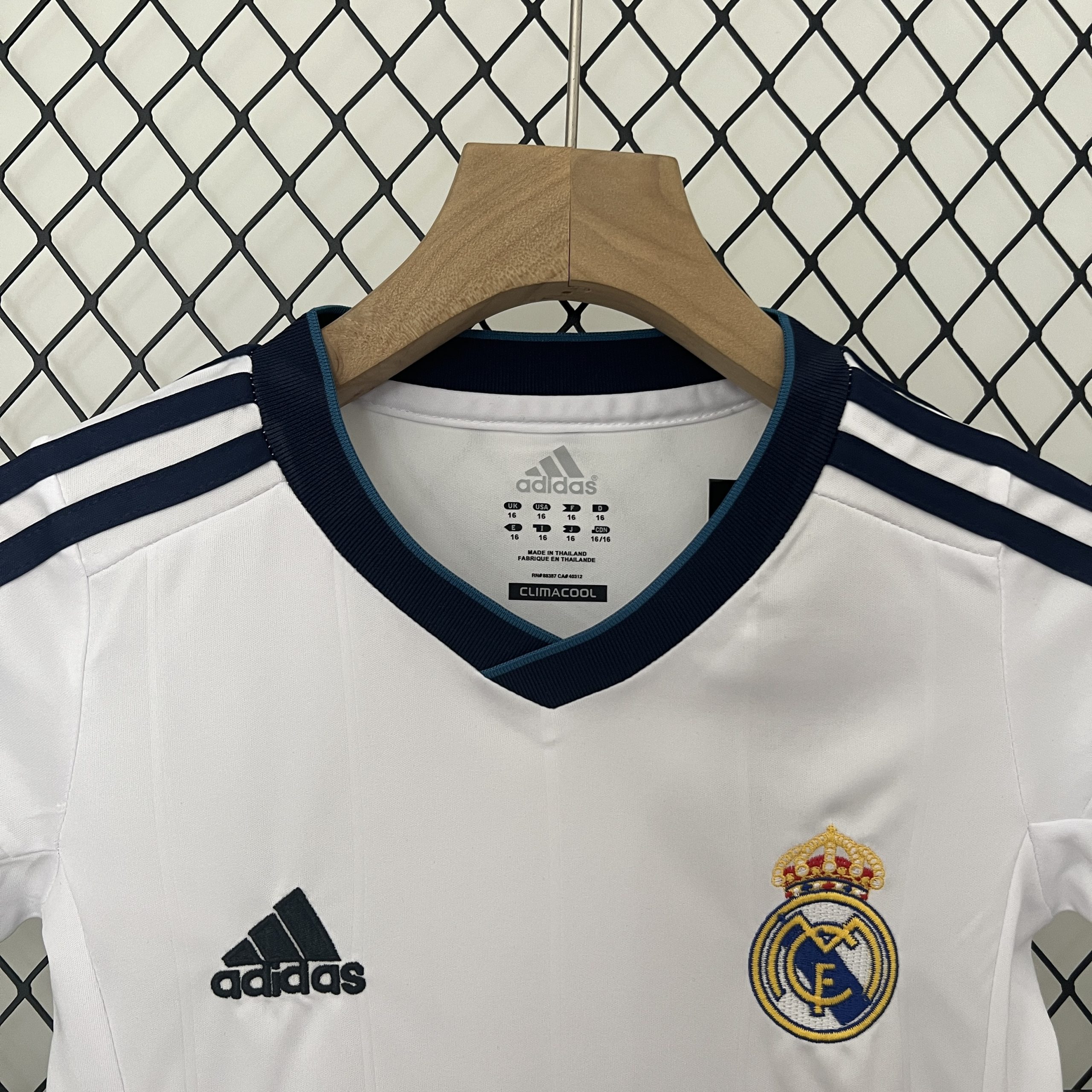 Real Madrid 2012/13 Home Kids Kit - Image 2