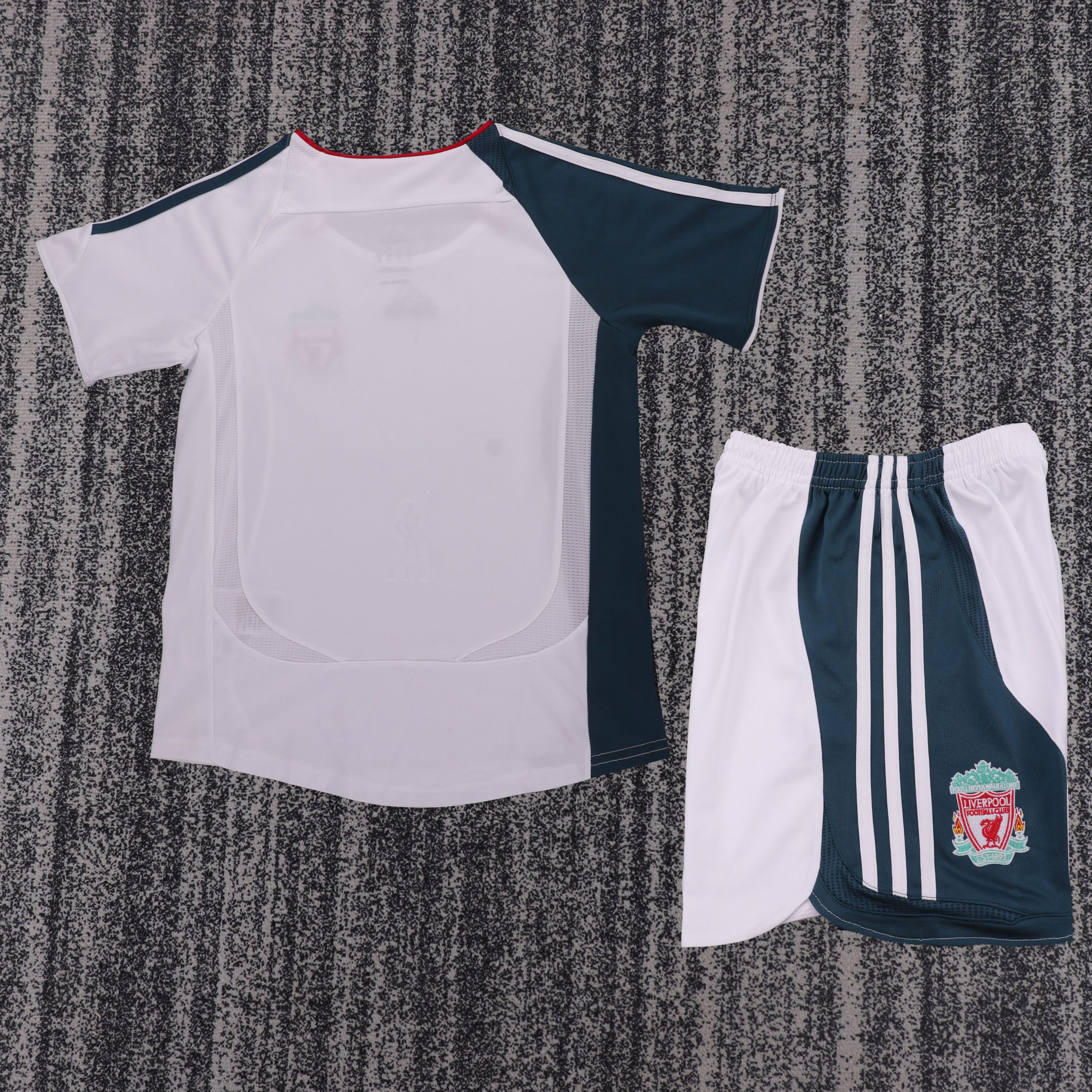 Liverpool 2006/07 Third Kids Kit - Image 2