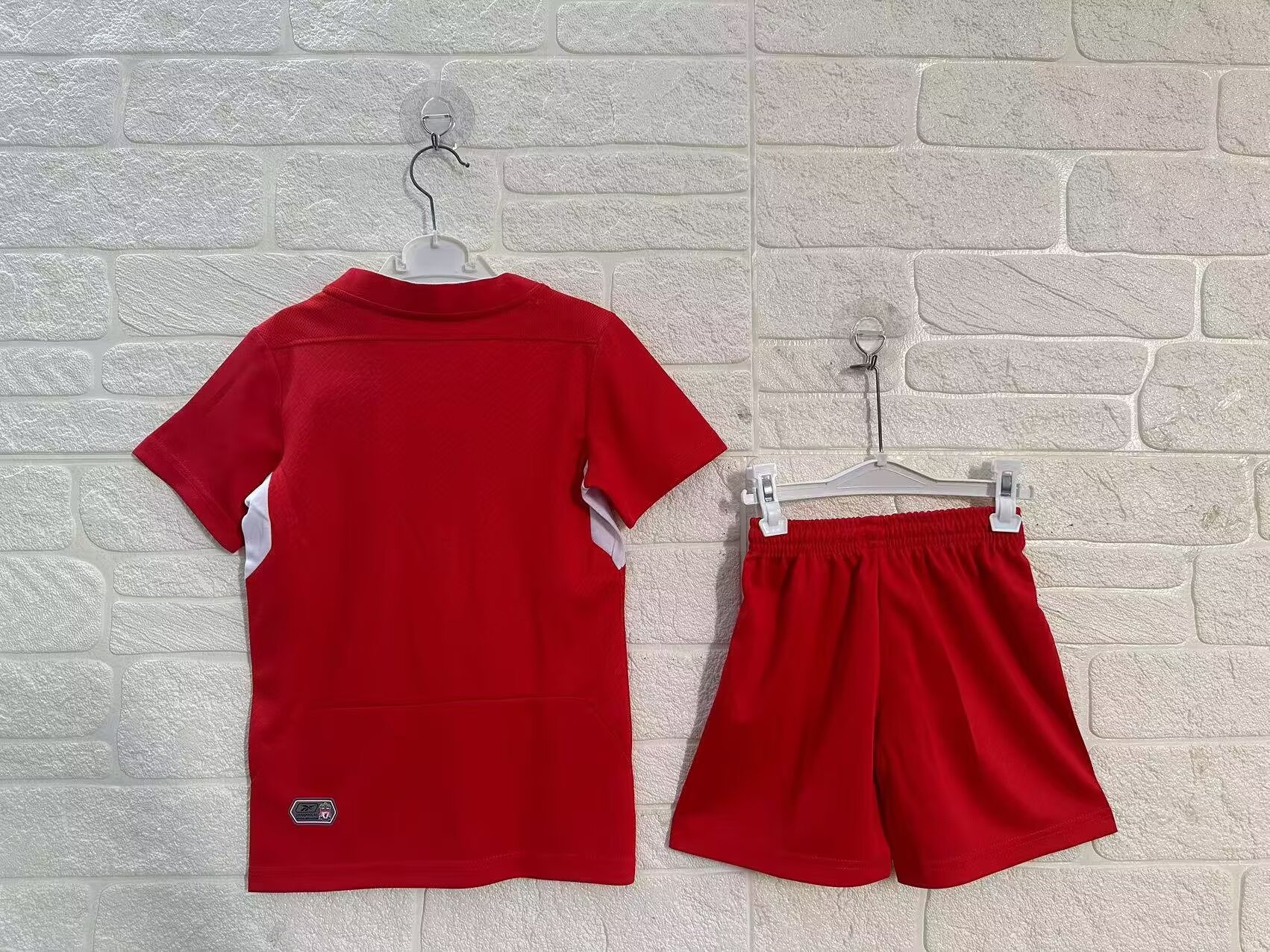 Liverpool 2004/05 Champions League Home Kids Kit - Image 2