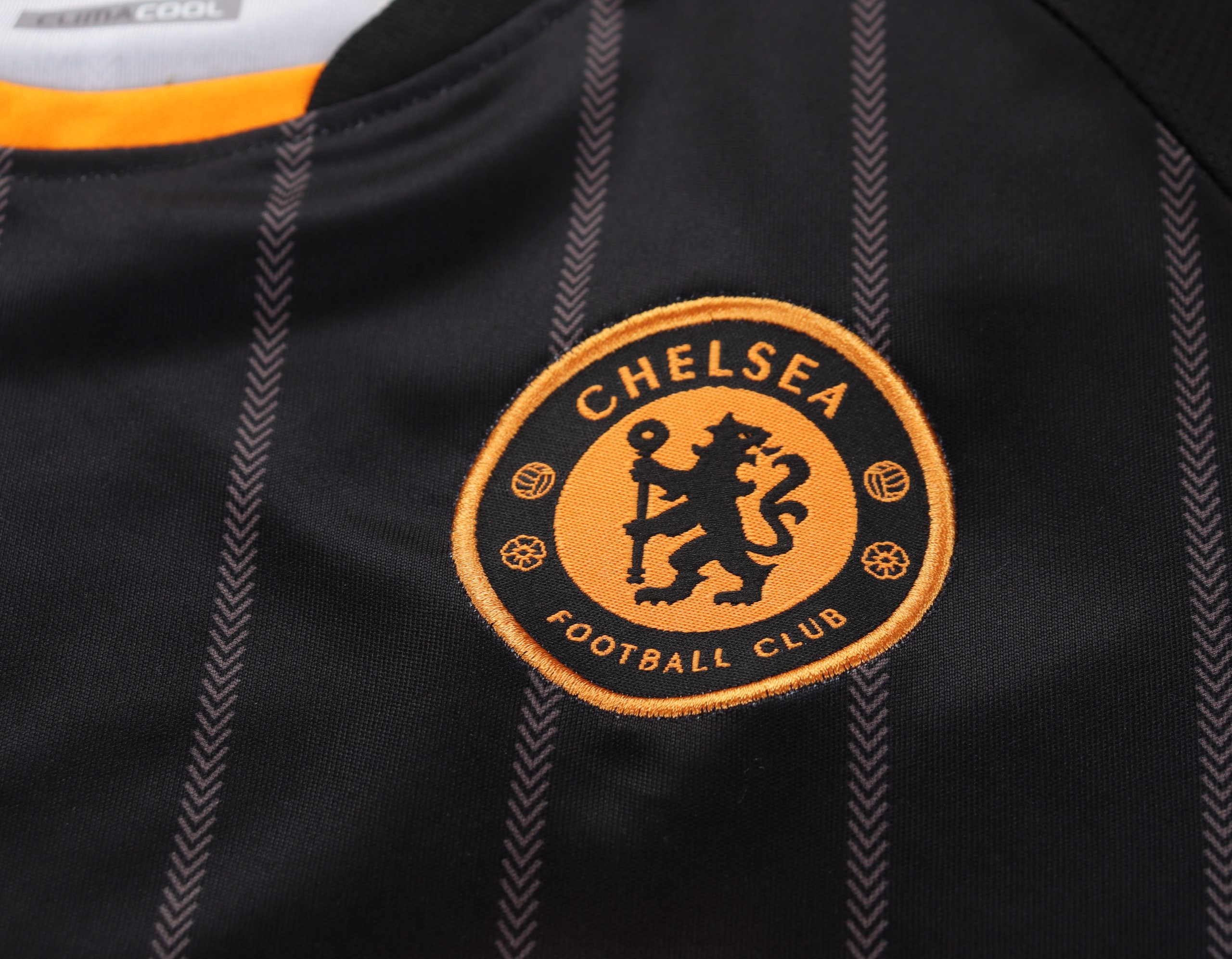 Chelsea 2010/11 Away Kids Kit - Image 5