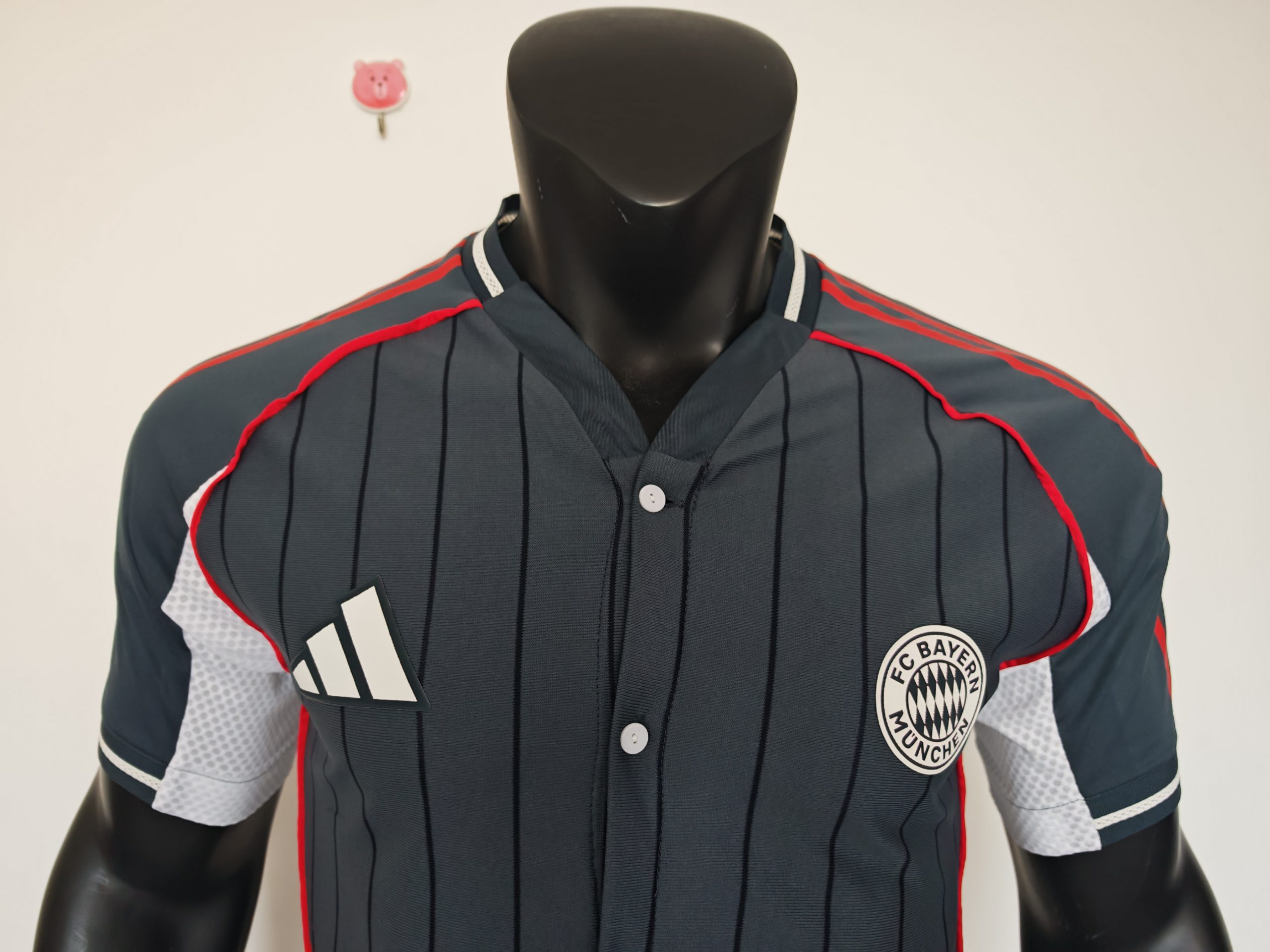2025/26 Bayern Munich Baseball Jersey - Image 5