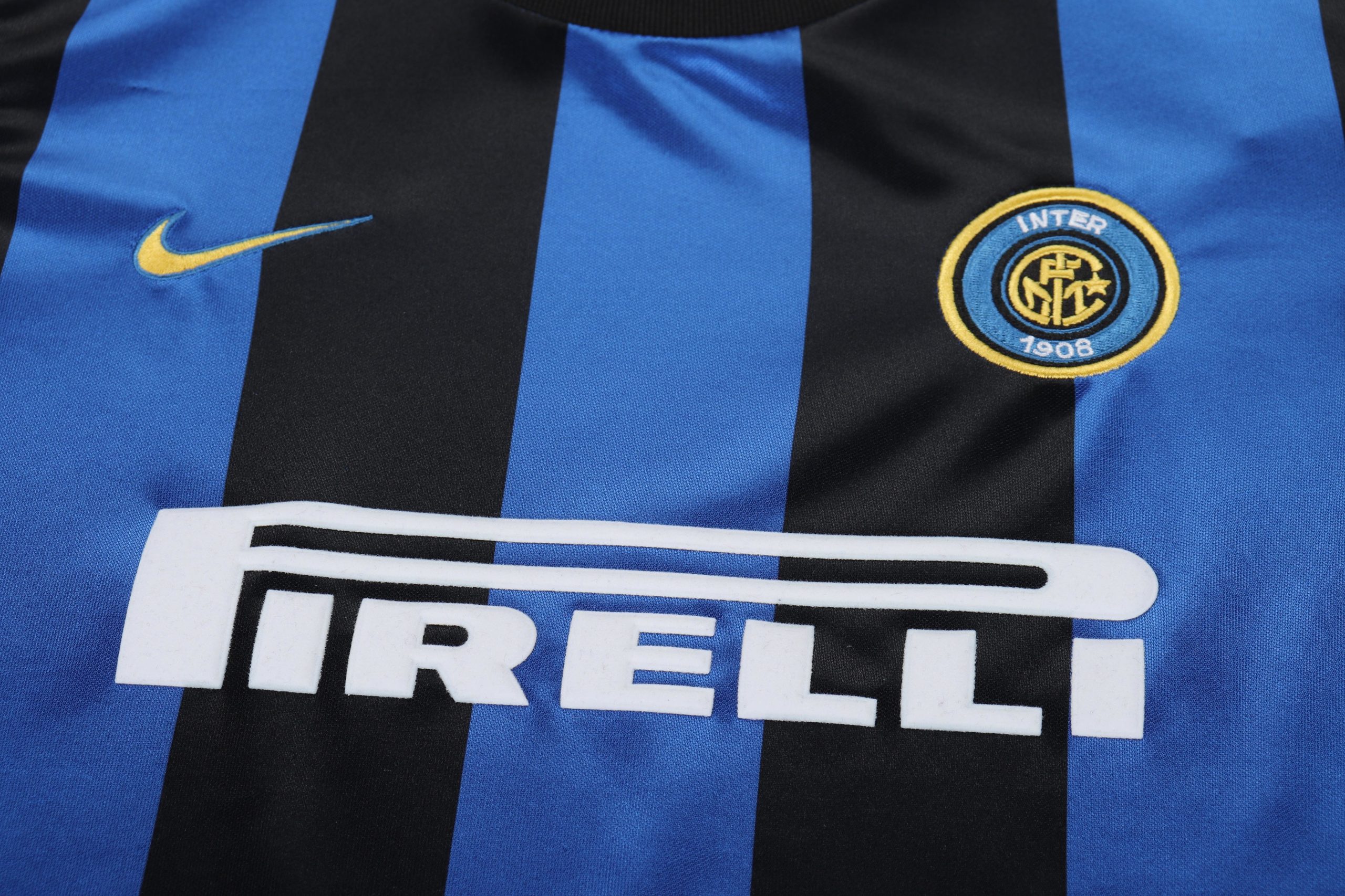Inter Milan 1999/00 Home Kids Kit - Image 4