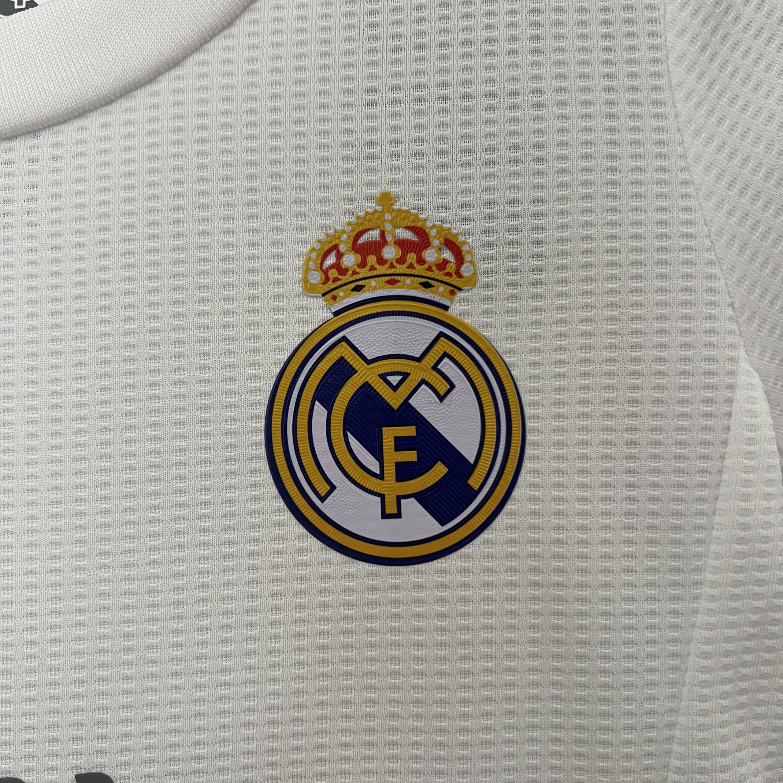 Real Madrid 2015/16 Home Kids Kit - Image 2