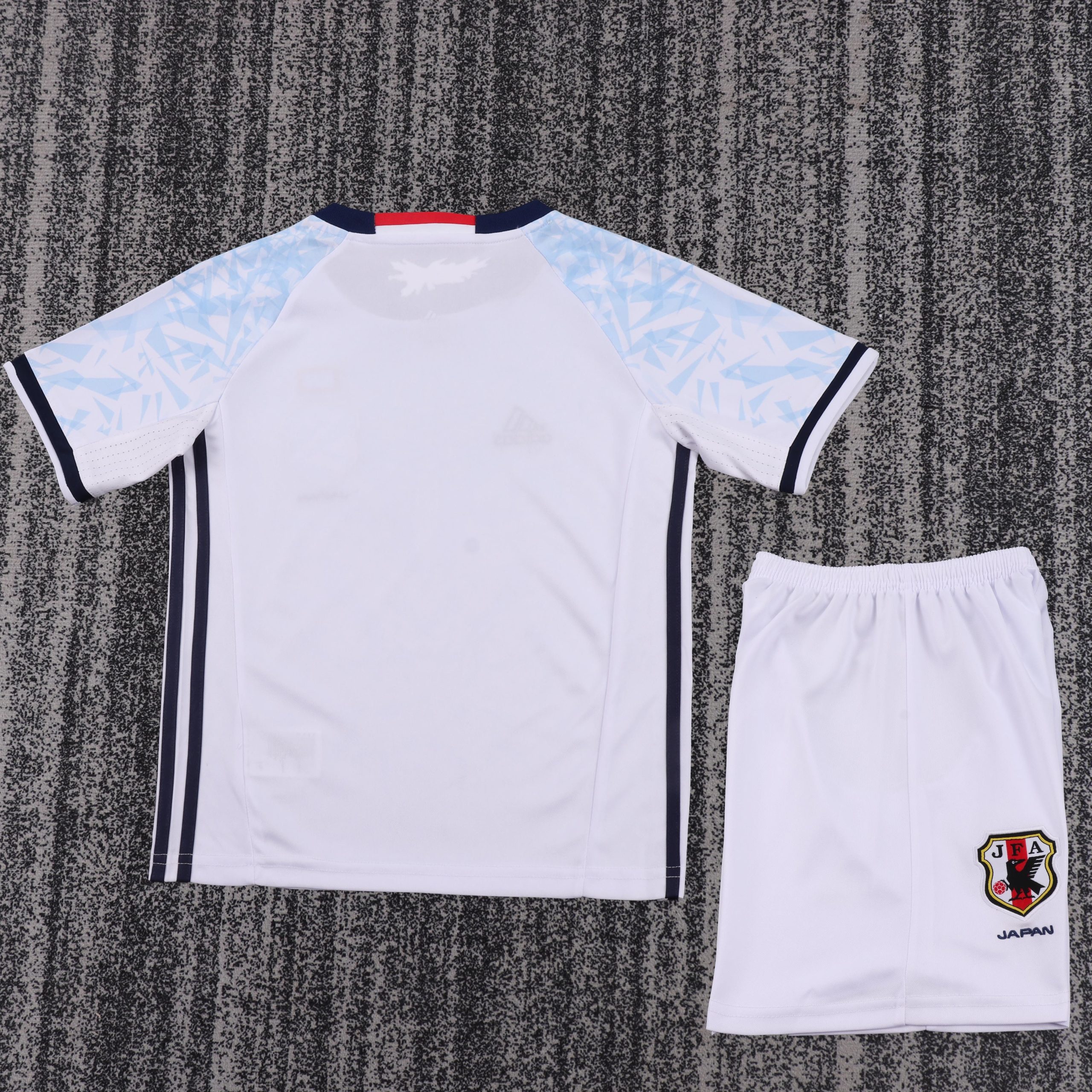 Japan 2016/17 Away Kids Kit - Image 2