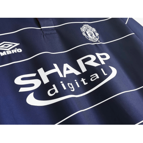 Manchester United 1999/00 Away Retro Jersey - Image 3