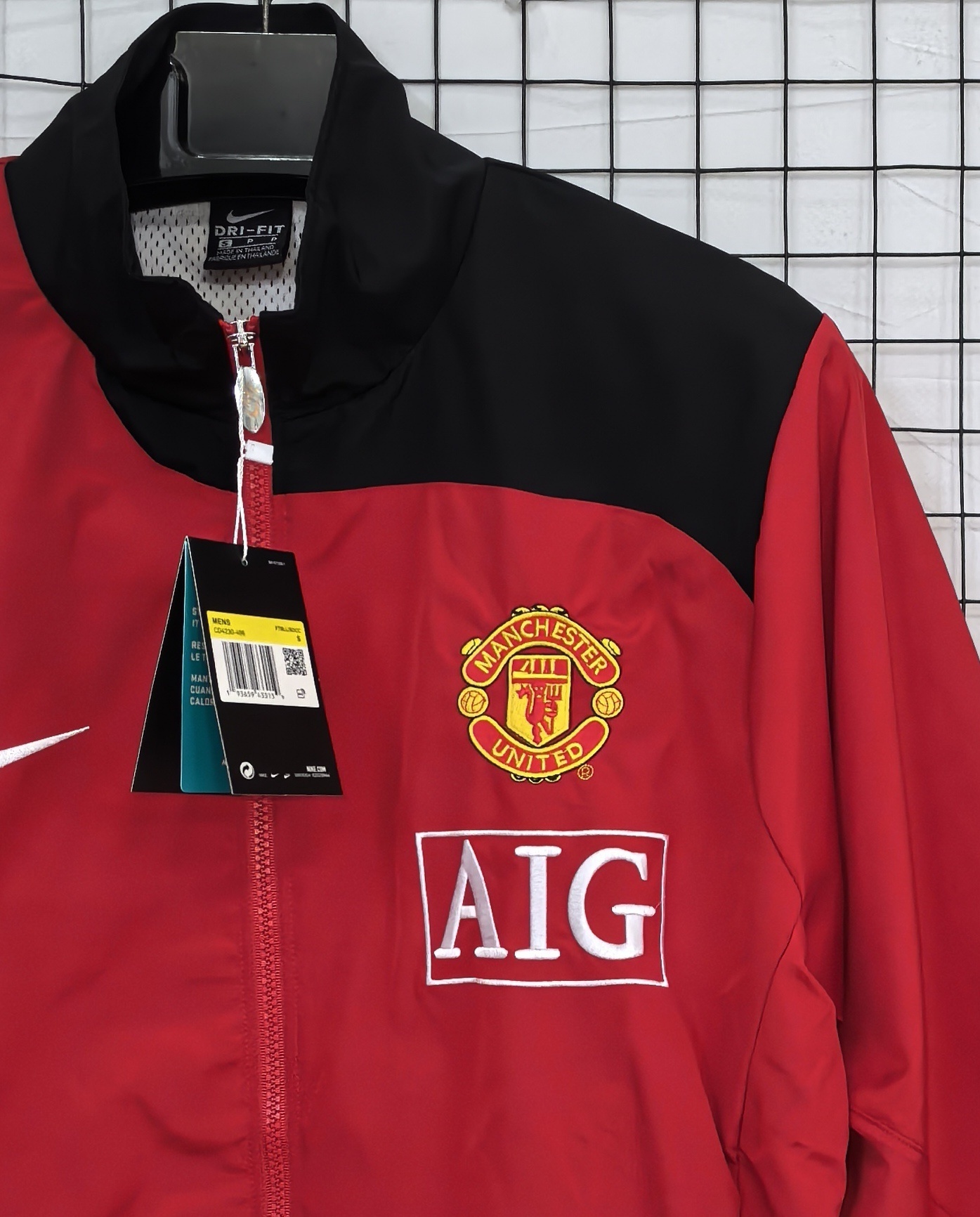 Manchester United 2007/08 Retro Windbreaker - Image 4