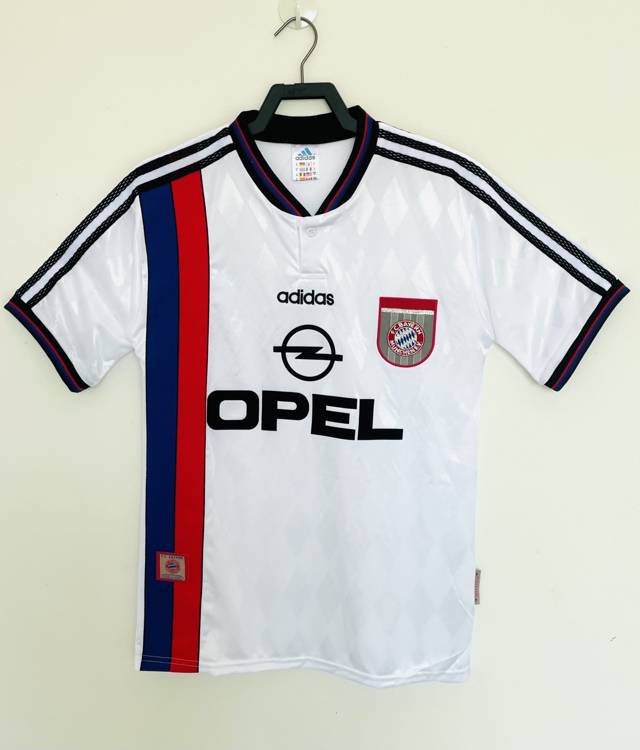 Bayern Munich 1997/98 Away Retro Jersey (Fan Version)