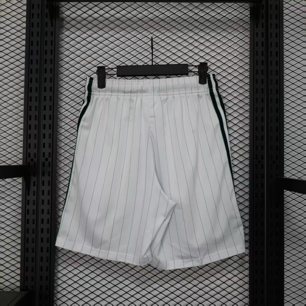 2025/26 Liverpool Retro Casual Shorts - Image 2