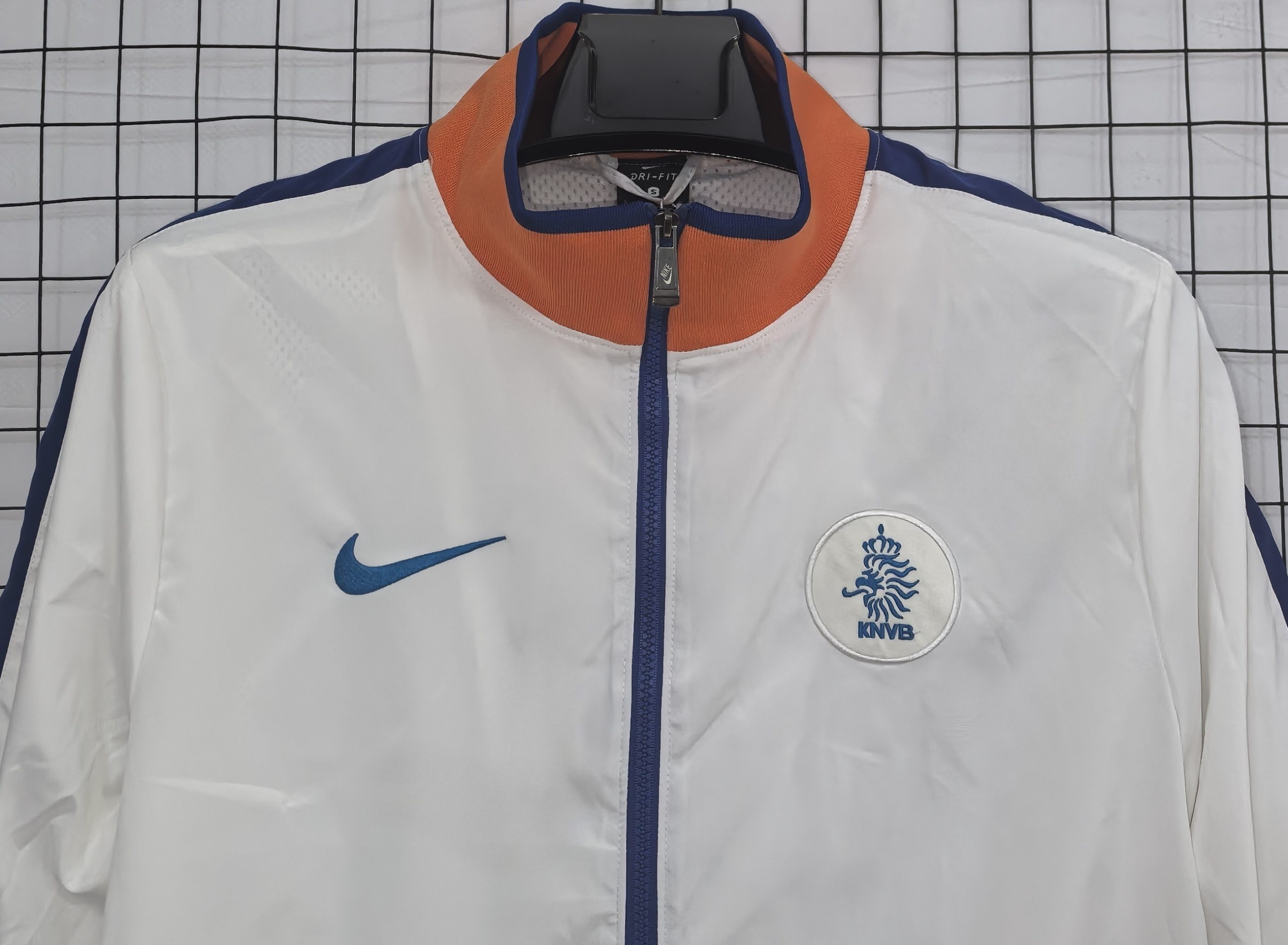 Netherlands 2010/11 Retro Windbreaker - Image 4