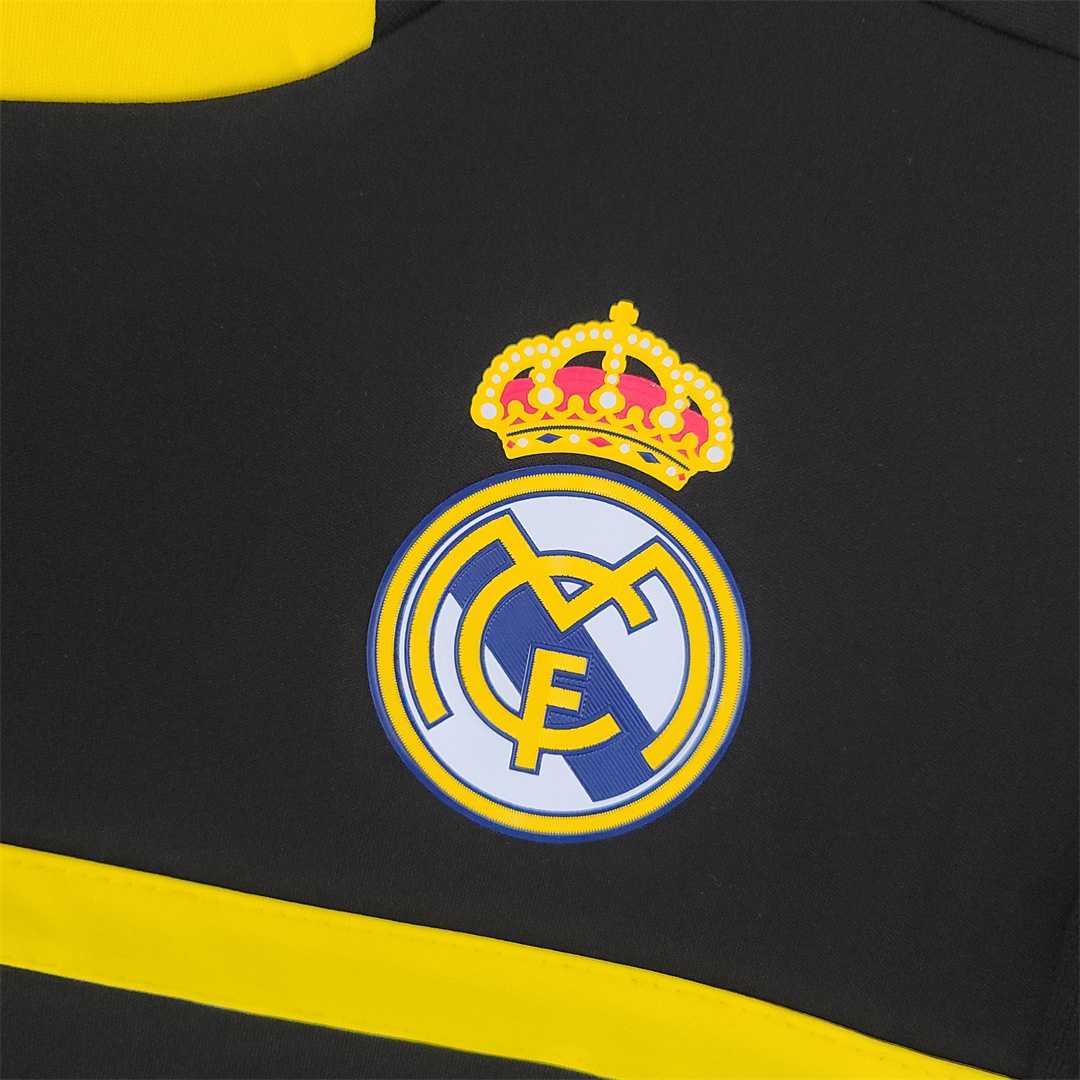 2011/12 Real Madrid Goalkeeper Retro Jersey Black - Image 4